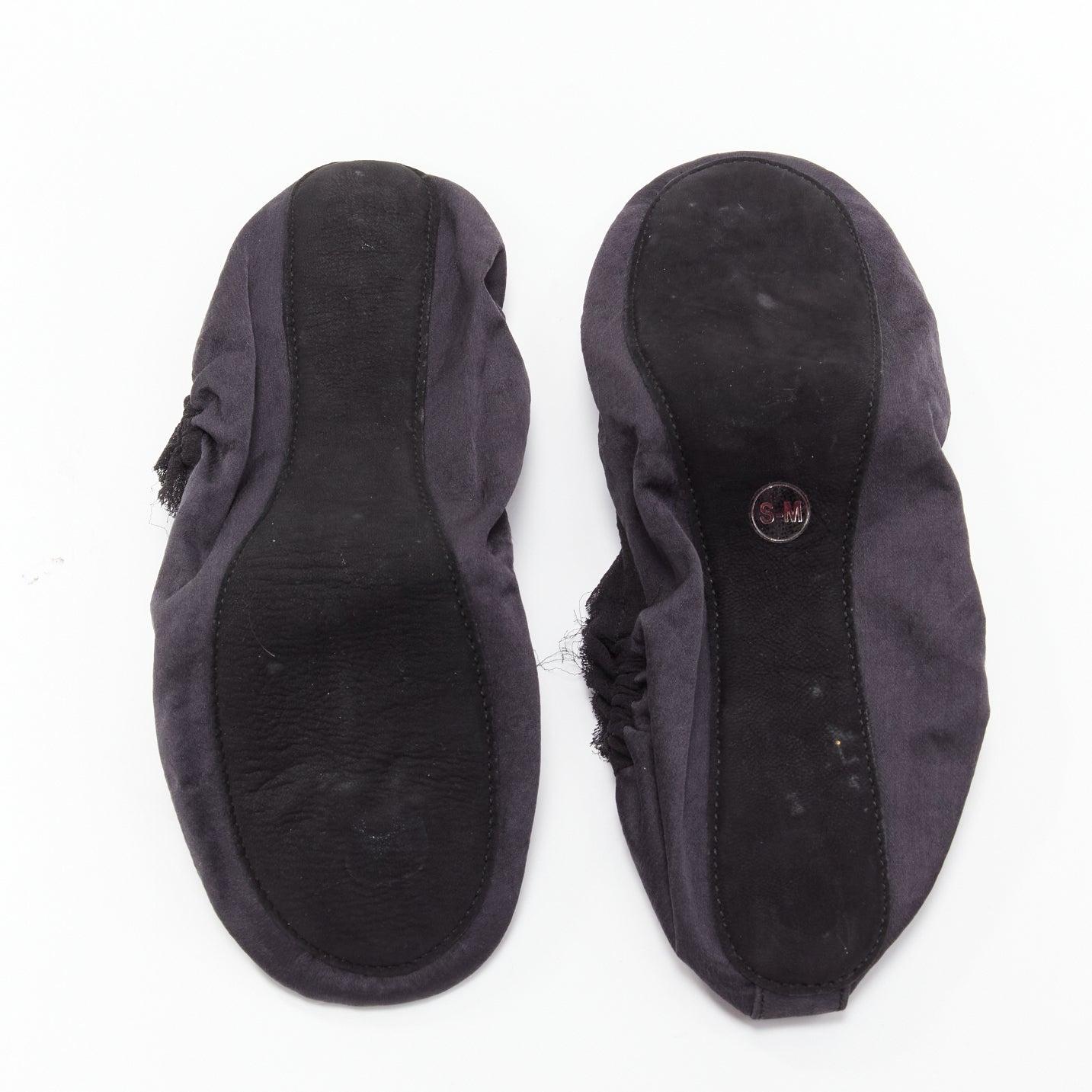 LANVIN black 100% silk satin logo embroidery sleeping flats mask set EU37
Reference: SNKO/A00362
Brand: Lanvin
Material: Silk
Color: Black
Pattern: Solid
Closure: Pull On
Lining: Black Fabric
Extra Details: Lanvin cursive logo on mask and Lanvin