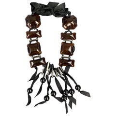 LANVIN Collana con nastro in metallo e vetro nero e marrone
