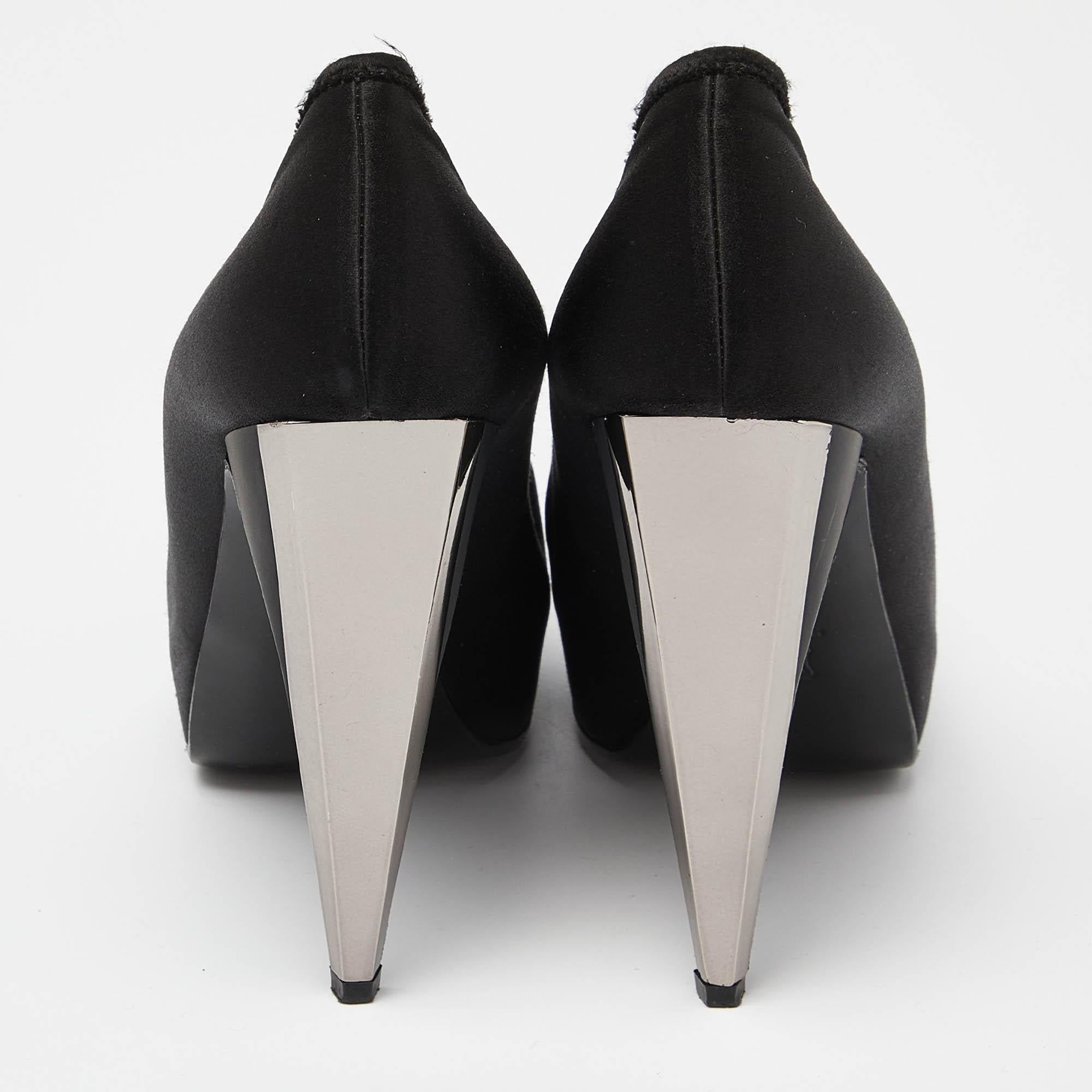Donna Lanvin - Décolleté con plateau in raso nero misura 38,5 in vendita