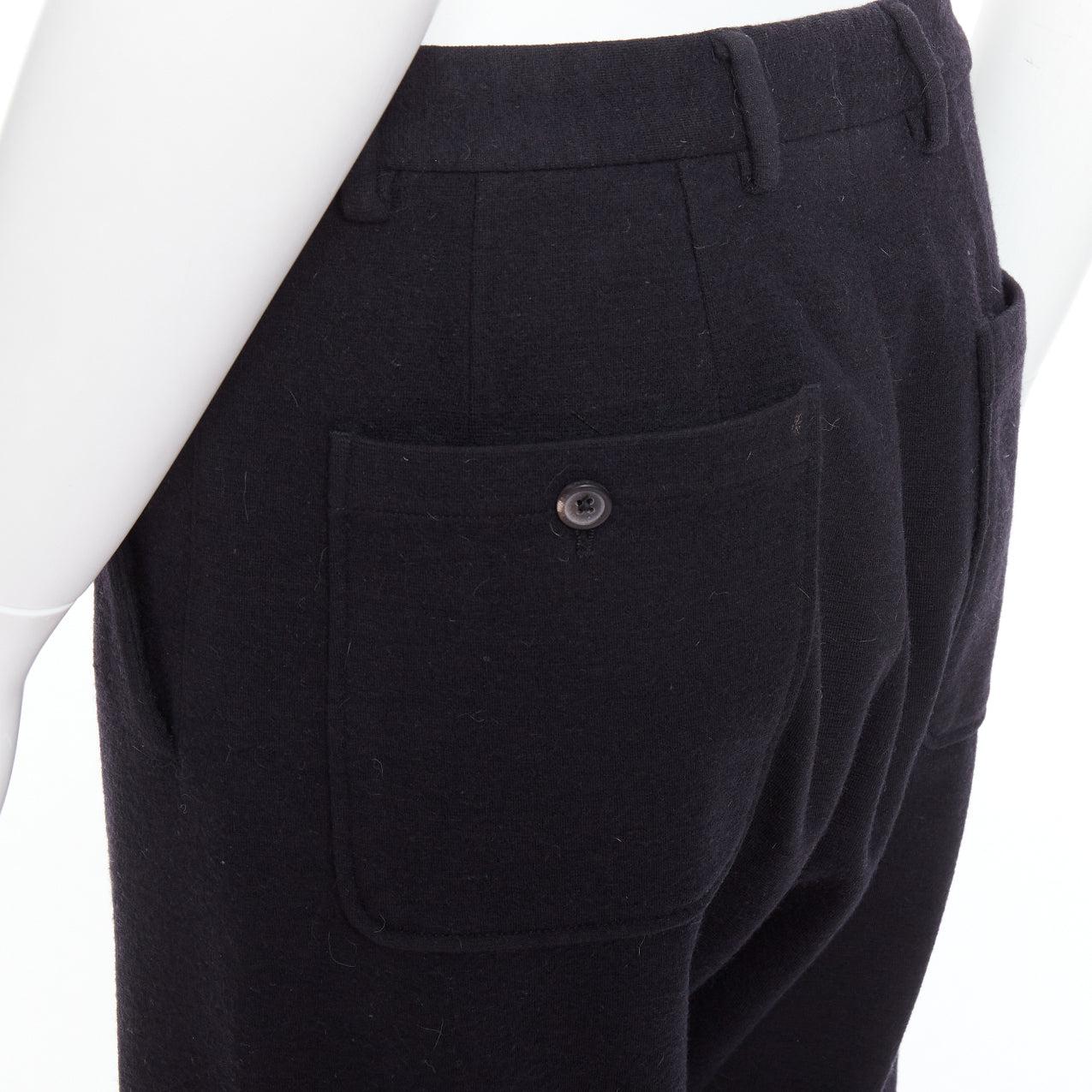 LANVIN pantaloni jogger in lana nera con tasche posteriori e orlo lavorato a maglia
Riferimento: PRWU/A00112
Marchio: Lanvin
Designer: Alber Elbaz
Materiale: Sembra lana
Colore: nero
Modello: Tinta unita
Chiusura: Zip Fly
Fodera: Tessuto