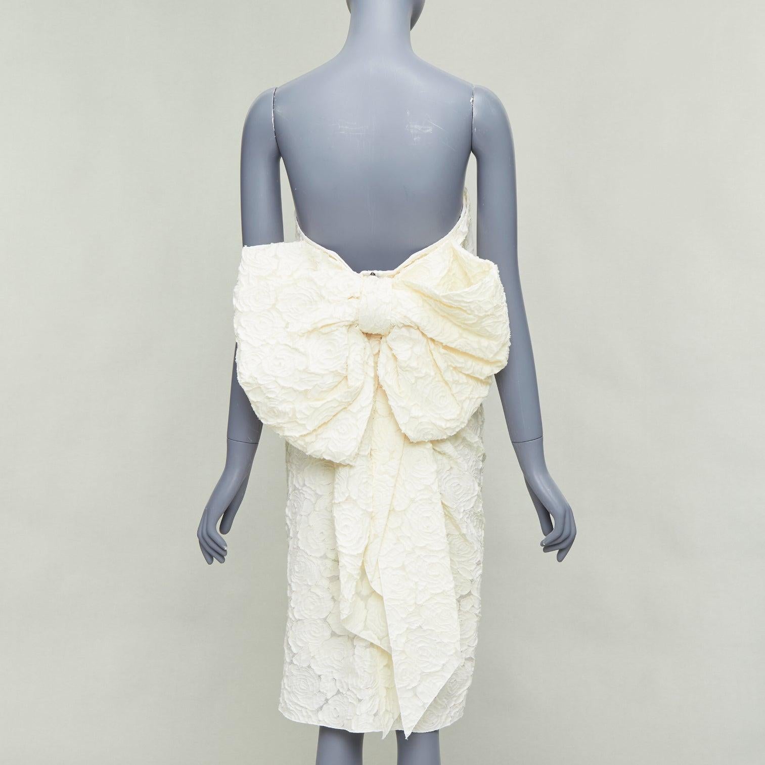 LANVIN Blanche Vestido sin tirantes con gran lazo floral de seda de algodón blanco roto FR38 M
Referencia: NKLL/A00266
Marca: Lanvin
Diseñador: Alber Elbaz
Colección: Blanche
Material: Algodón, mezcla
Color: crema
Patrón: Floral
Cierre: