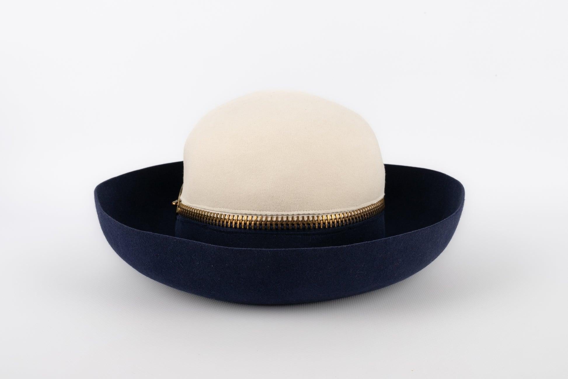 Lanvin Blue and White Felt Hat In Excellent Condition For Sale In SAINT-OUEN-SUR-SEINE, FR