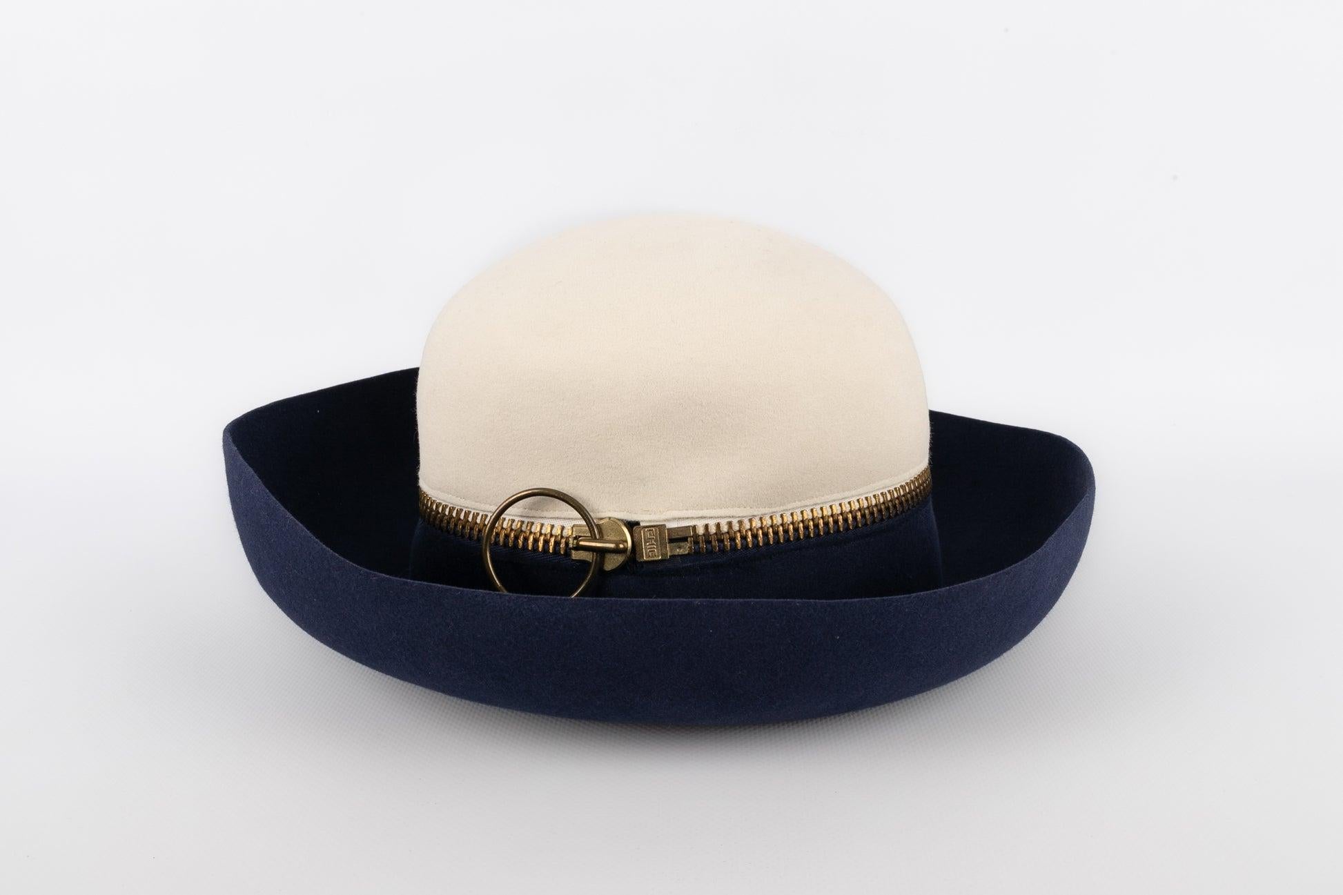 Chapeau en feutre bleu et blanc Lanvin en vente 1