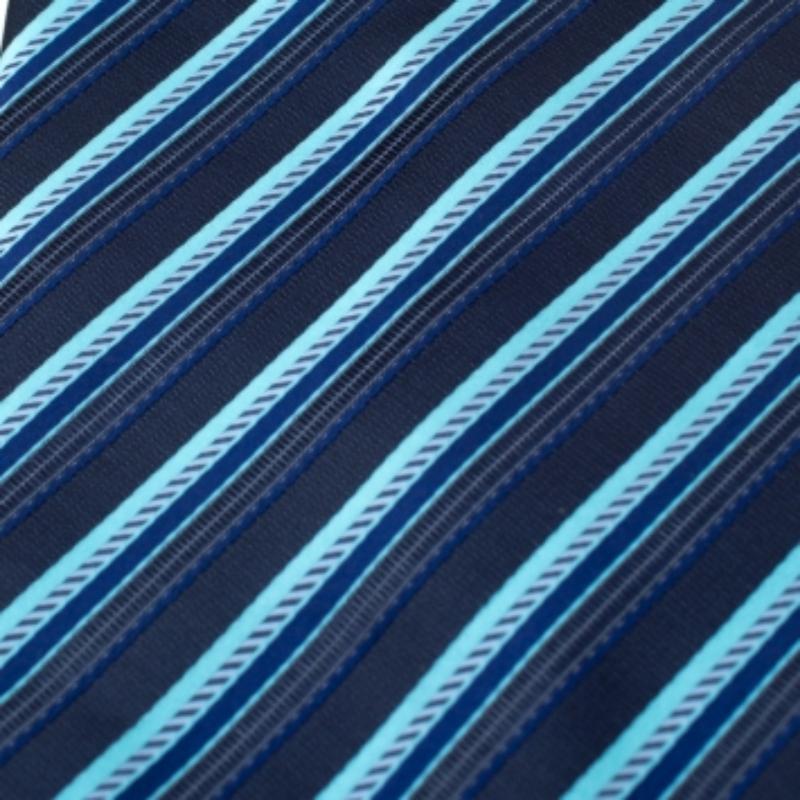 Lanvin Blue Diagonal Striped Silk Traditional Tie en Excelente estado para la venta en Dubai, Al Qouz 2