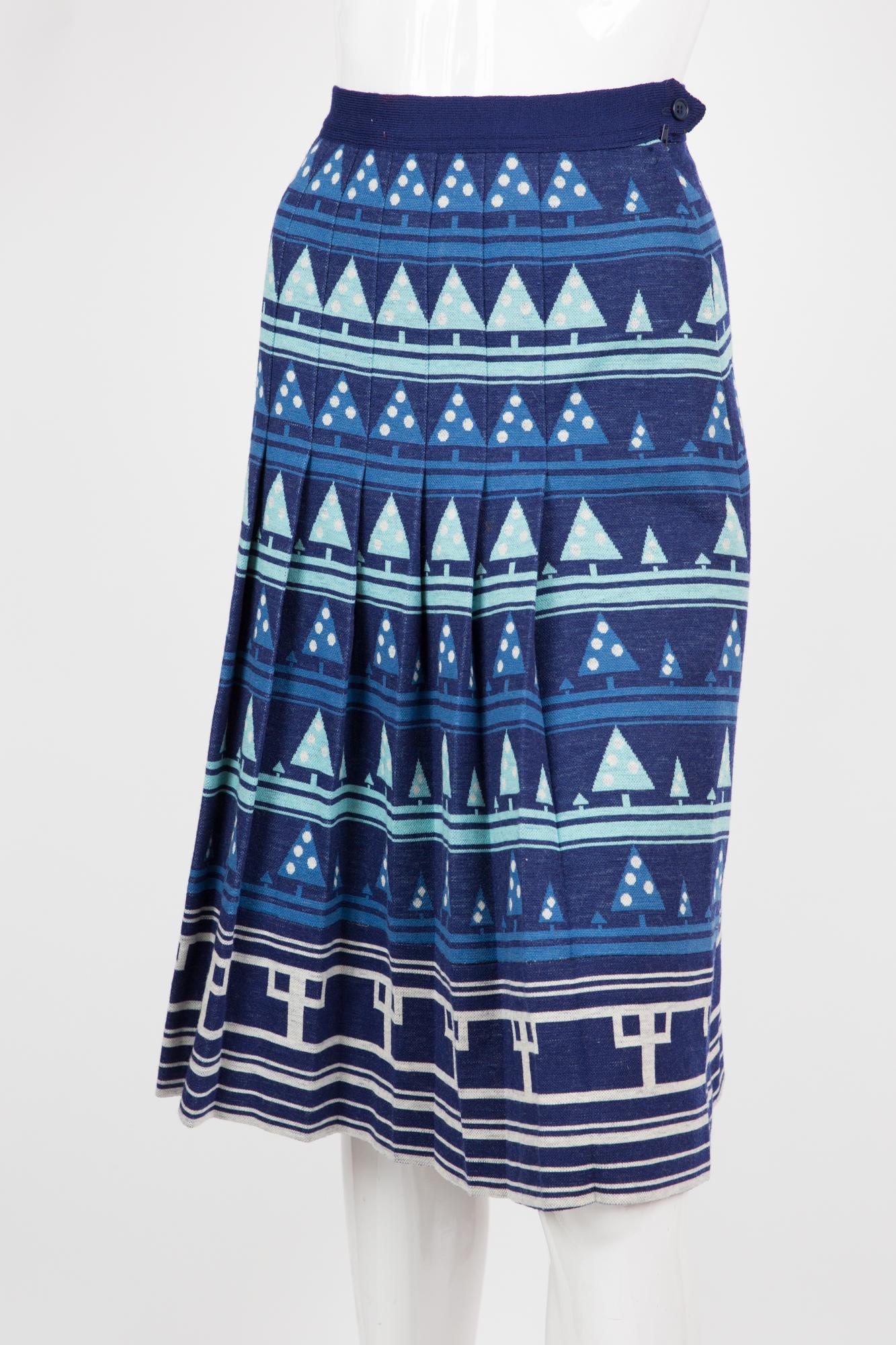 1970s Lanvin Blue Geometric Wool Pleated Skirt In Good Condition For Sale In Paris, FR