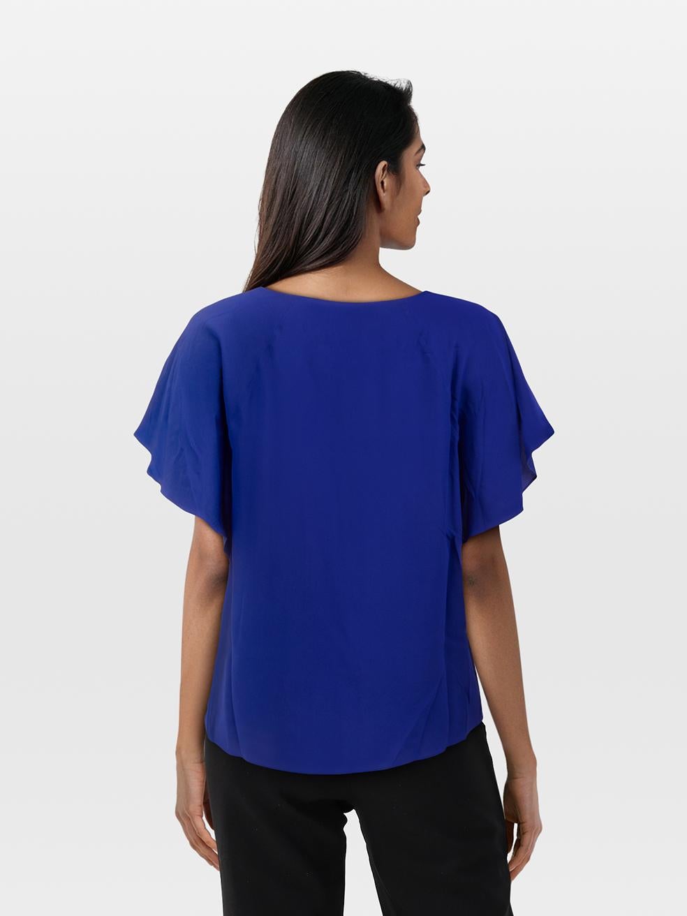 CONDIZIONE: molto buona. L'usura della parte superiore è minima. Usura minima su entrambe le spalle anteriori, dove si nota un leggero scolorimento su questo articolo usato di rivendita di design Lanvin. L'etichetta interna al collo del marchio è
