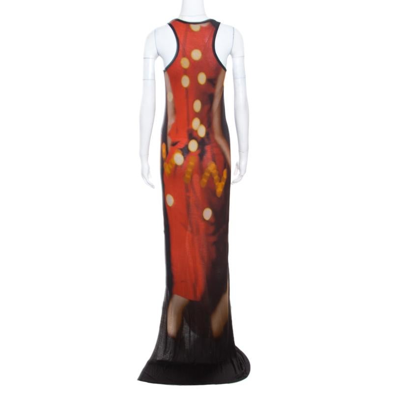 Este maxi vestido de Lanvin está aquí para acabar con todos tus problemas de moda y hacerte parecer toda una diva. Está hecha de 100% viscosa y tiene un estampado borroso de luces. Presenta una favorecedora silueta con escote redondeado y abertura