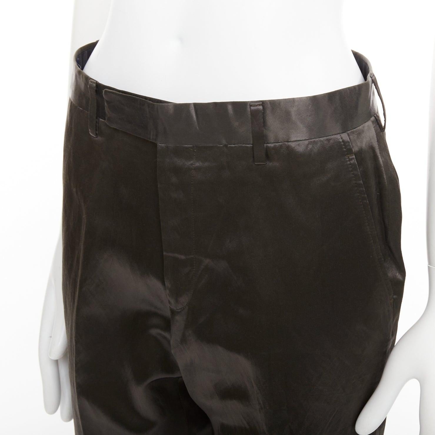 LANVIN bronzo, misto cupro, seta, vita alta, abito cropped, pantaloni larghi FR46 S
Riferimento: PRWU/A00203
Marchio: Lanvin
Designer: Alber Elbaz
Materiale: Cupro, misto
Colore: bronzo
Modello: Tinta unita
Chiusura: Zip Fly
Dettagli extra: Tasche