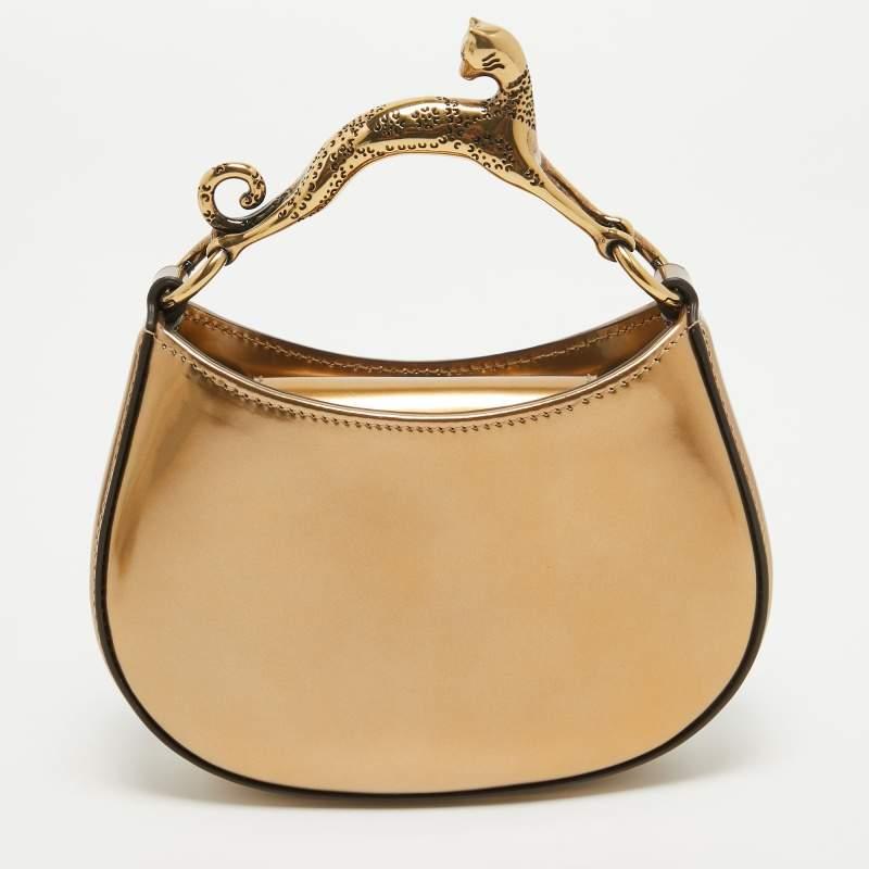 This Lanvin hobo is tailored to exude finesse and functionality while completing your ensemble with style. It features a well-crafted exterior adorned in a lovely hue and a spacious interior. Add some extra style to your everyday looks with this