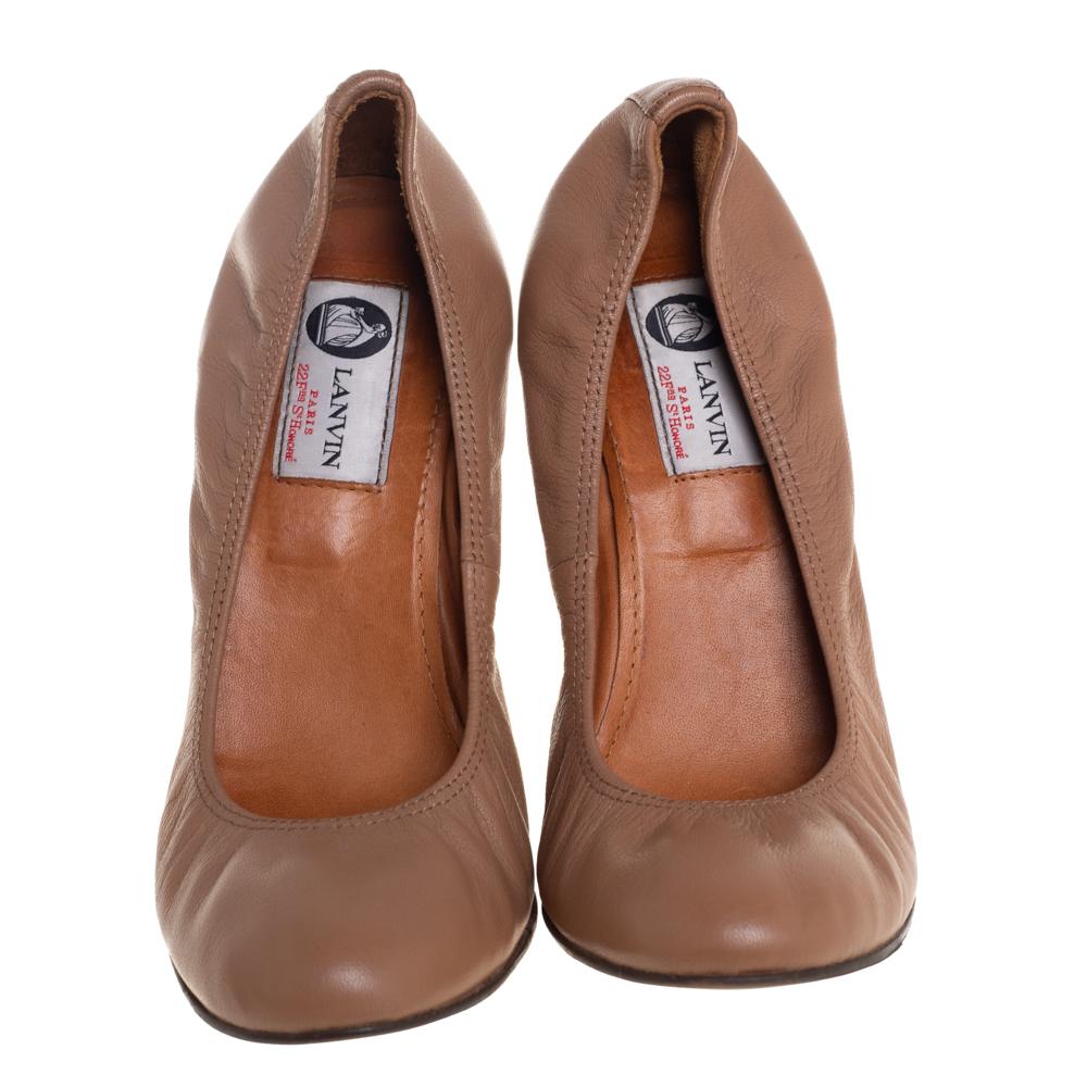 These fabulous pumps from Lanvin will lend a luxurious appeal to your looks. They are crafted from brown leather and feature round toes and a scrunch style. They come equipped with comfortable leather-lined insoles and stand tall on wedge heels.

