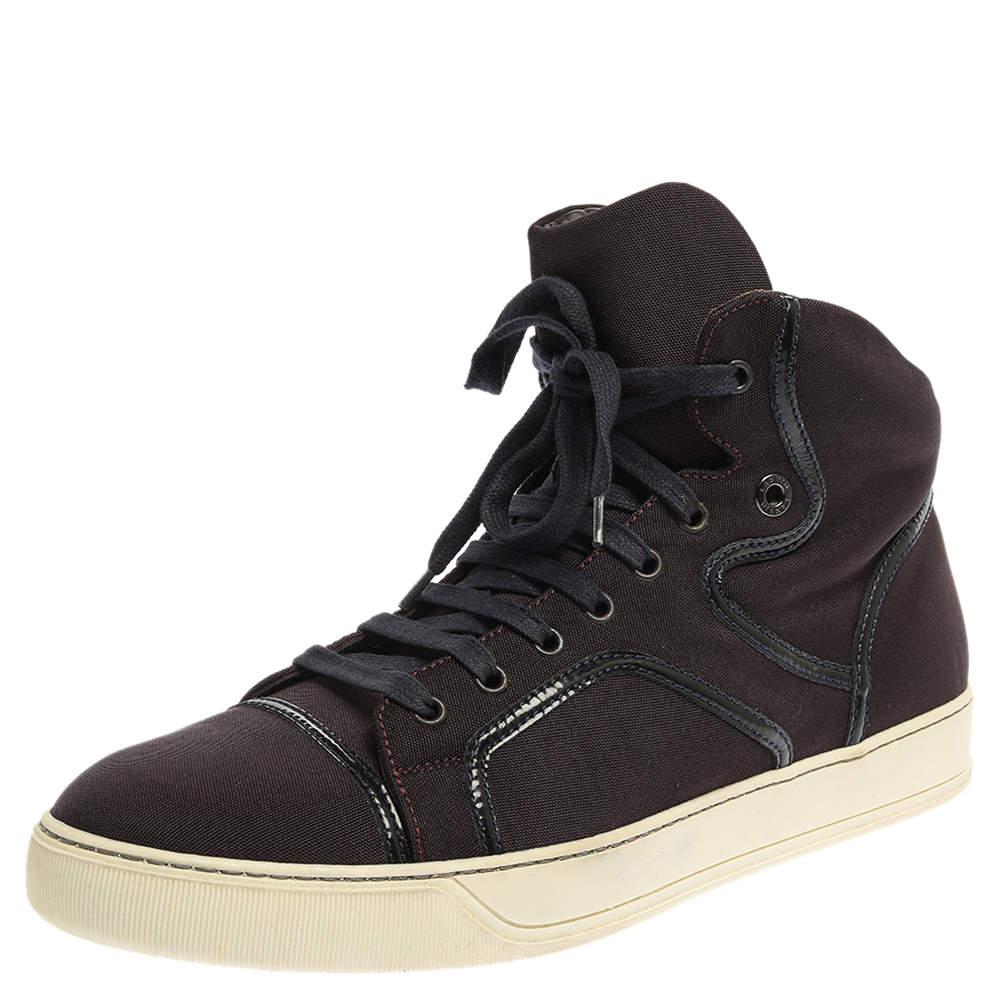 Outline effortless looks in these high-top sneakers from Lanvin! They have been crafted from burgundy nylon and styled with round toes, lace-ups on the vamps, and exaggerated tongues. They are equipped with comfortable leather-lined insoles and