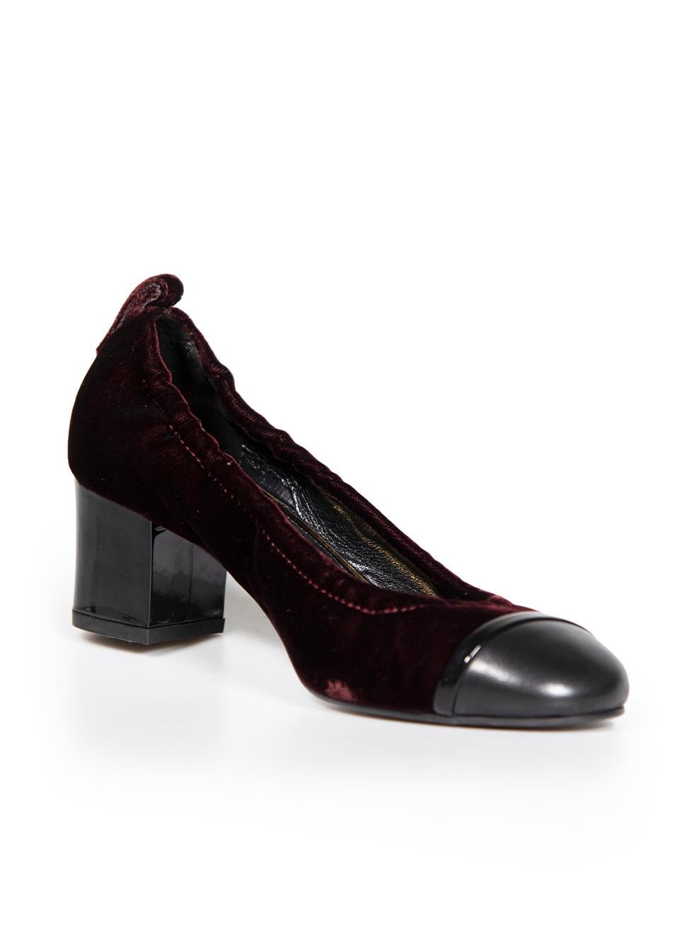 CONDITION is Very good. Hardly any visible wear to shoes is evident on this used Lanvin designer resale item.
 
 
 
 Details
 
 
 Burgundy
 
 Velvet
 
 Pumps
 
 Mid heel
 
 Round toe
 
 Black leather cap toe
 
 
 
 
 
 Made in Portugal
 
 
 

