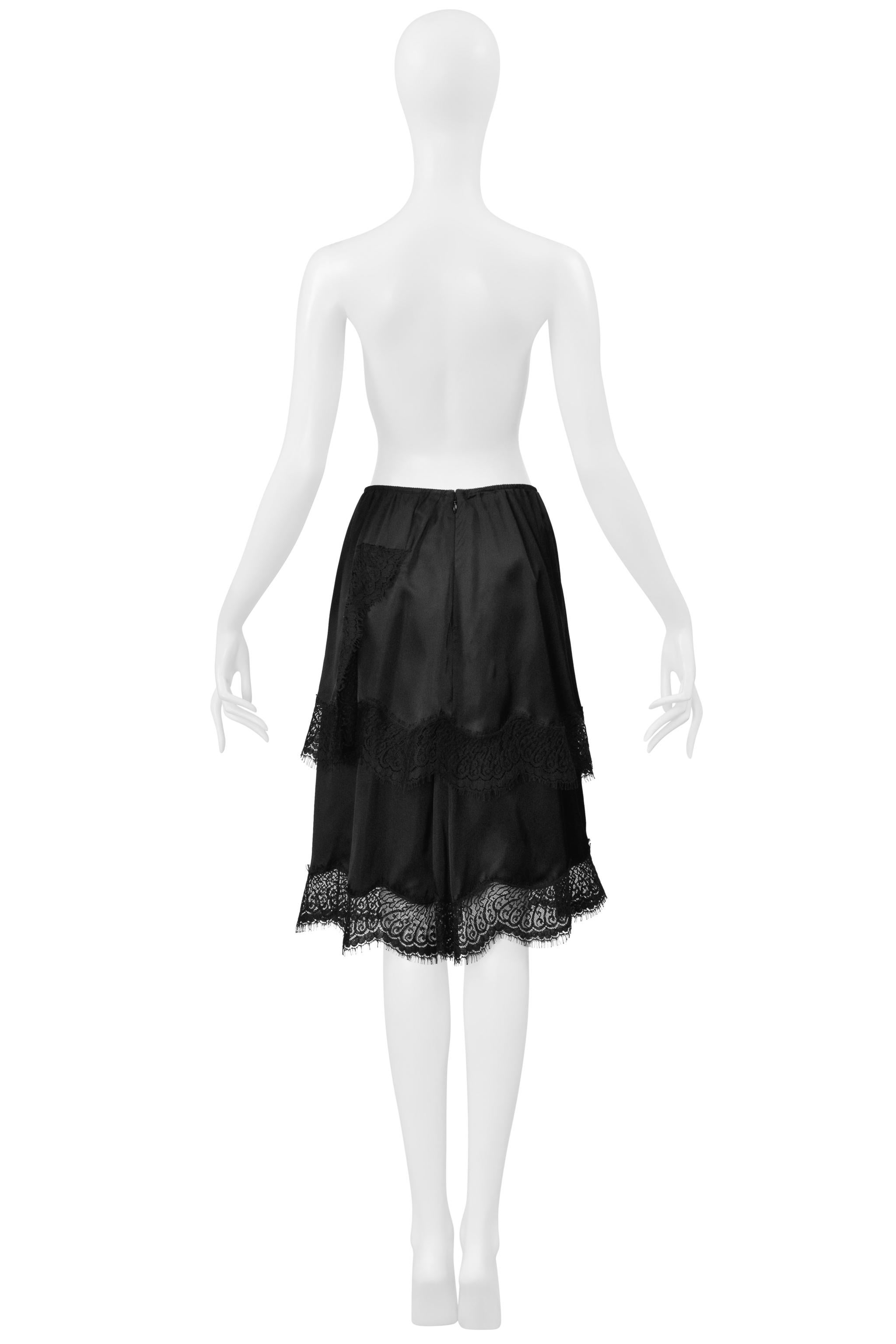 Lanvin By Alber Elbaz Falda a capas de encaje negro en venta 1