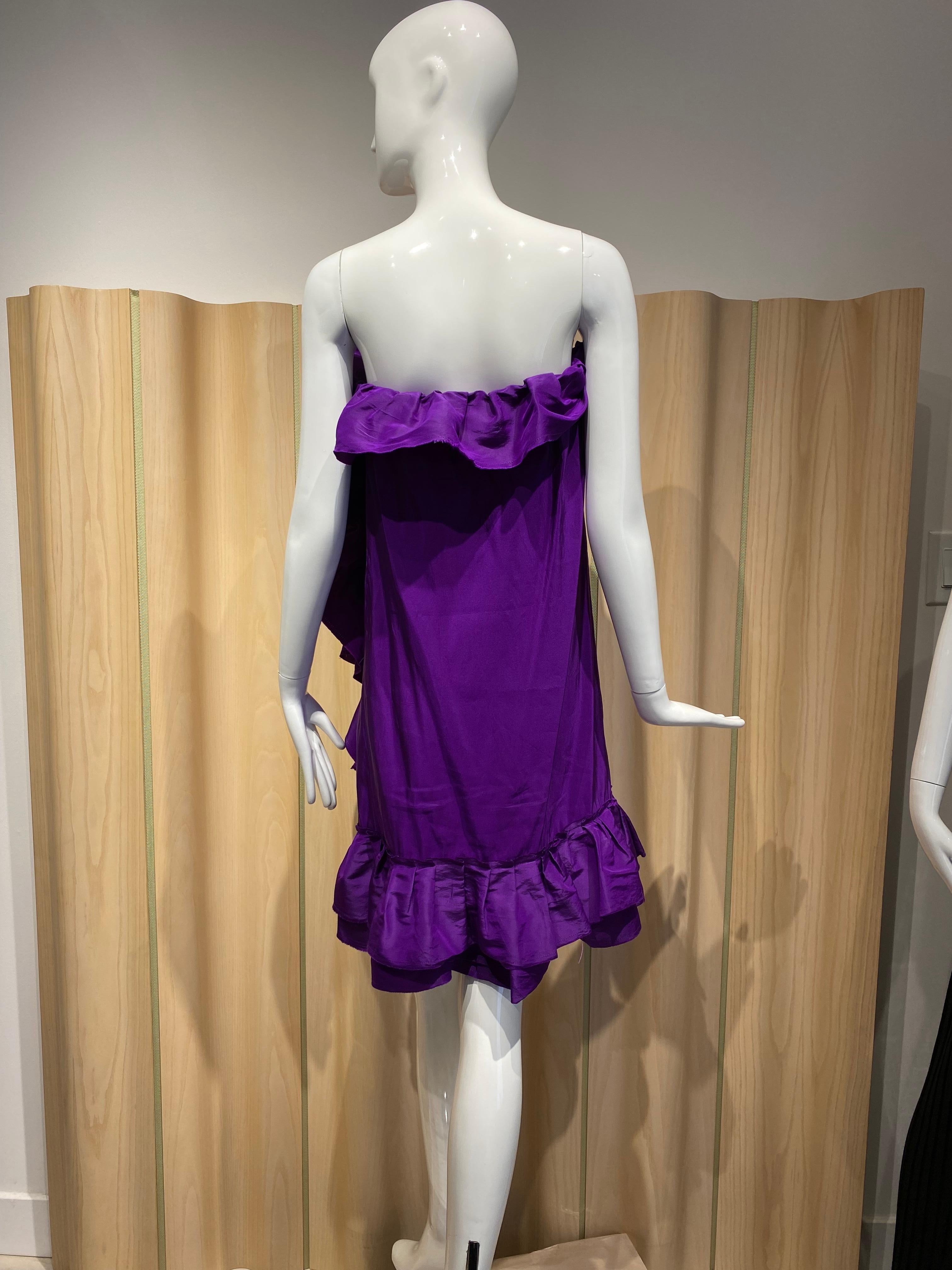 2000s Lanvin by Alber Elbaz Purple ( eggplant ) silk taffeta strapless ruffle cocktail dress. 
Marked size 34 fr / Fit US 4/6/8
measurement : 
Bust: 36” / Waist: 38” / Hip : 40” / Dress length: 32”