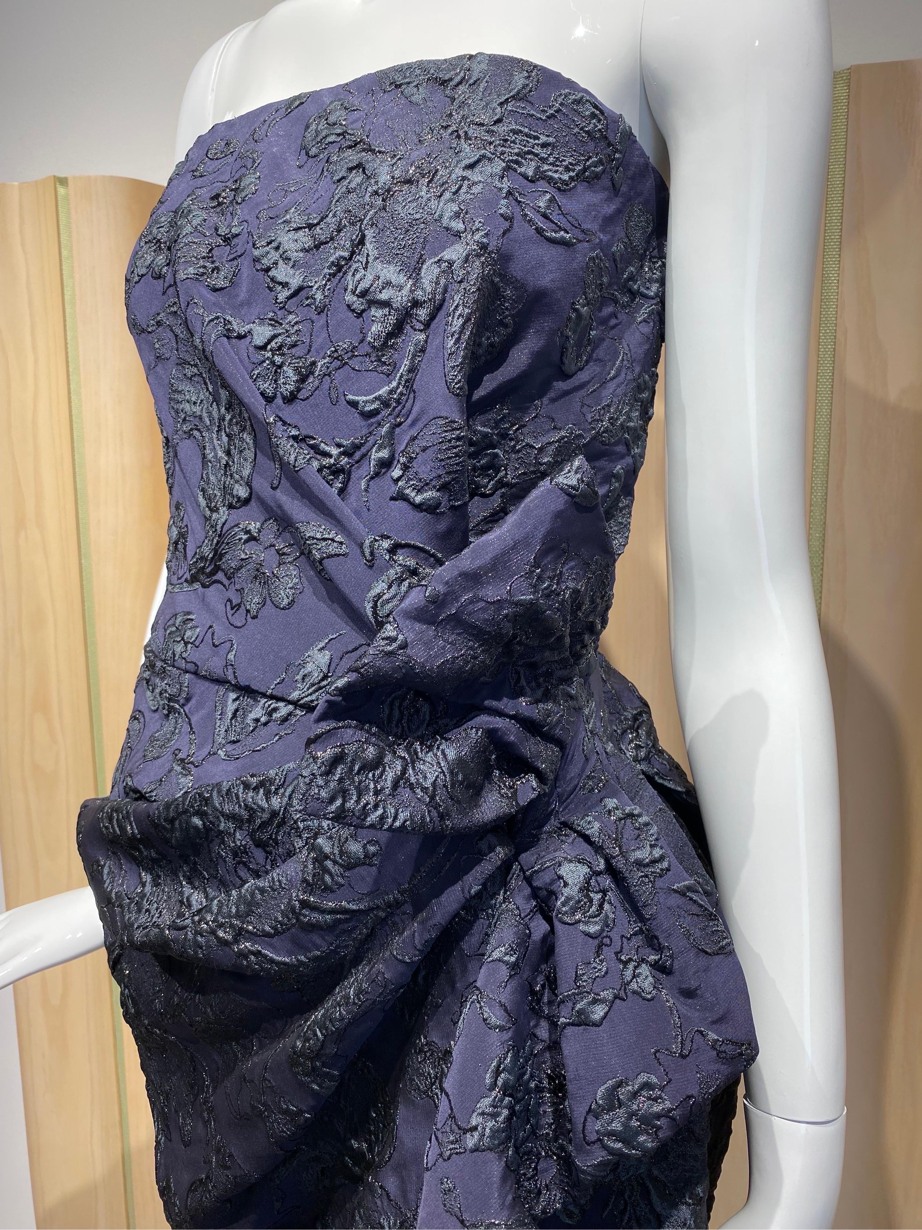 Alber Elbaz Trägerloses Kleid aus blauem Seidenbrokat  im Angebot 6
