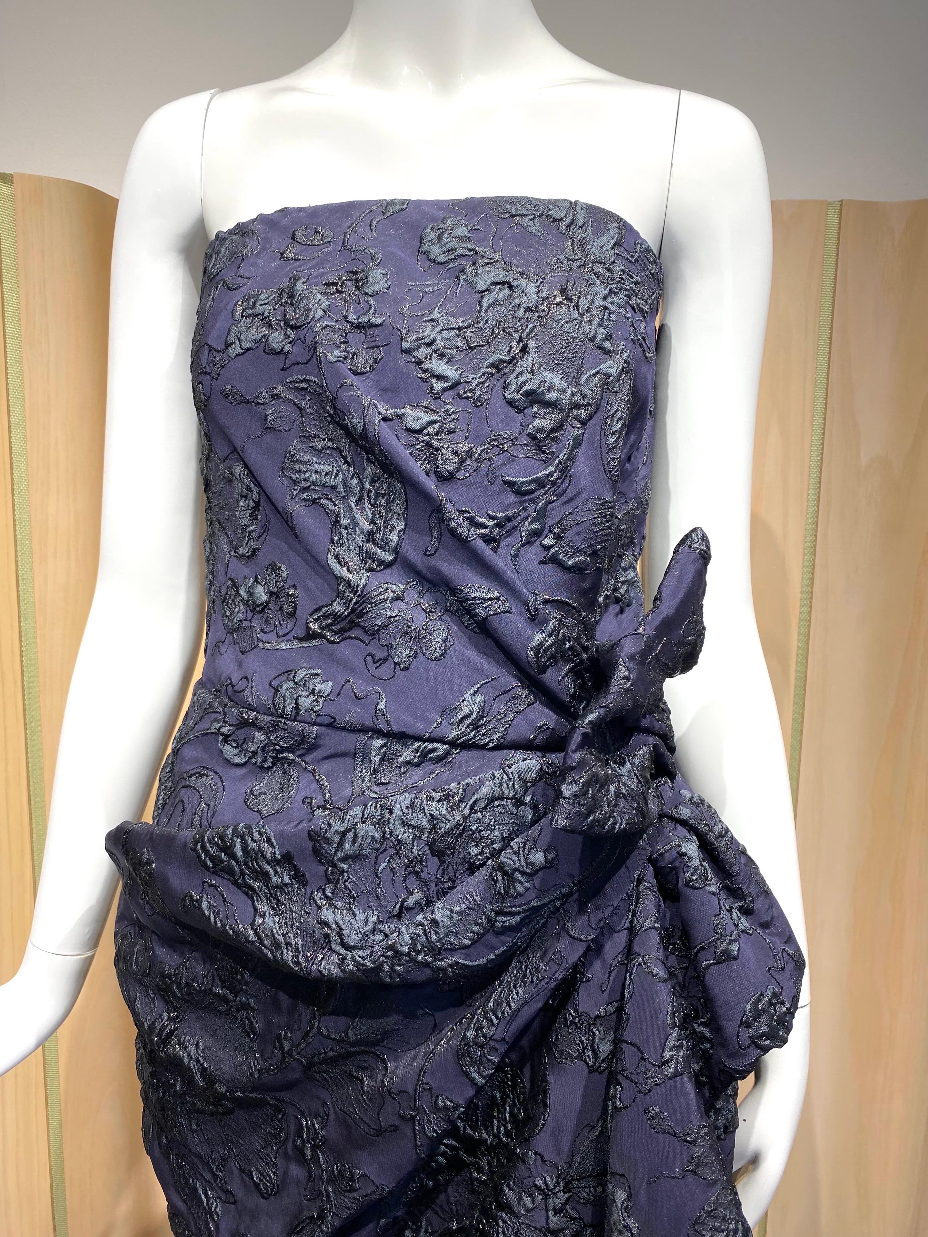 Alber Elbaz Trägerloses Kleid aus blauem Seidenbrokat  im Angebot 4