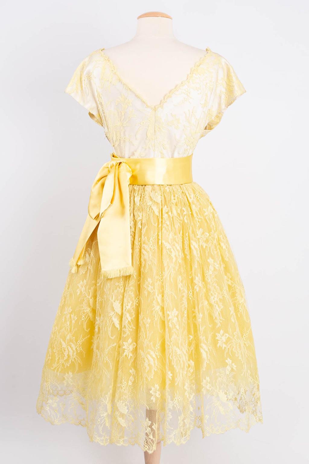 Lanvin by Castillo Yellow Lace Dress In Good Condition For Sale In SAINT-OUEN-SUR-SEINE, FR