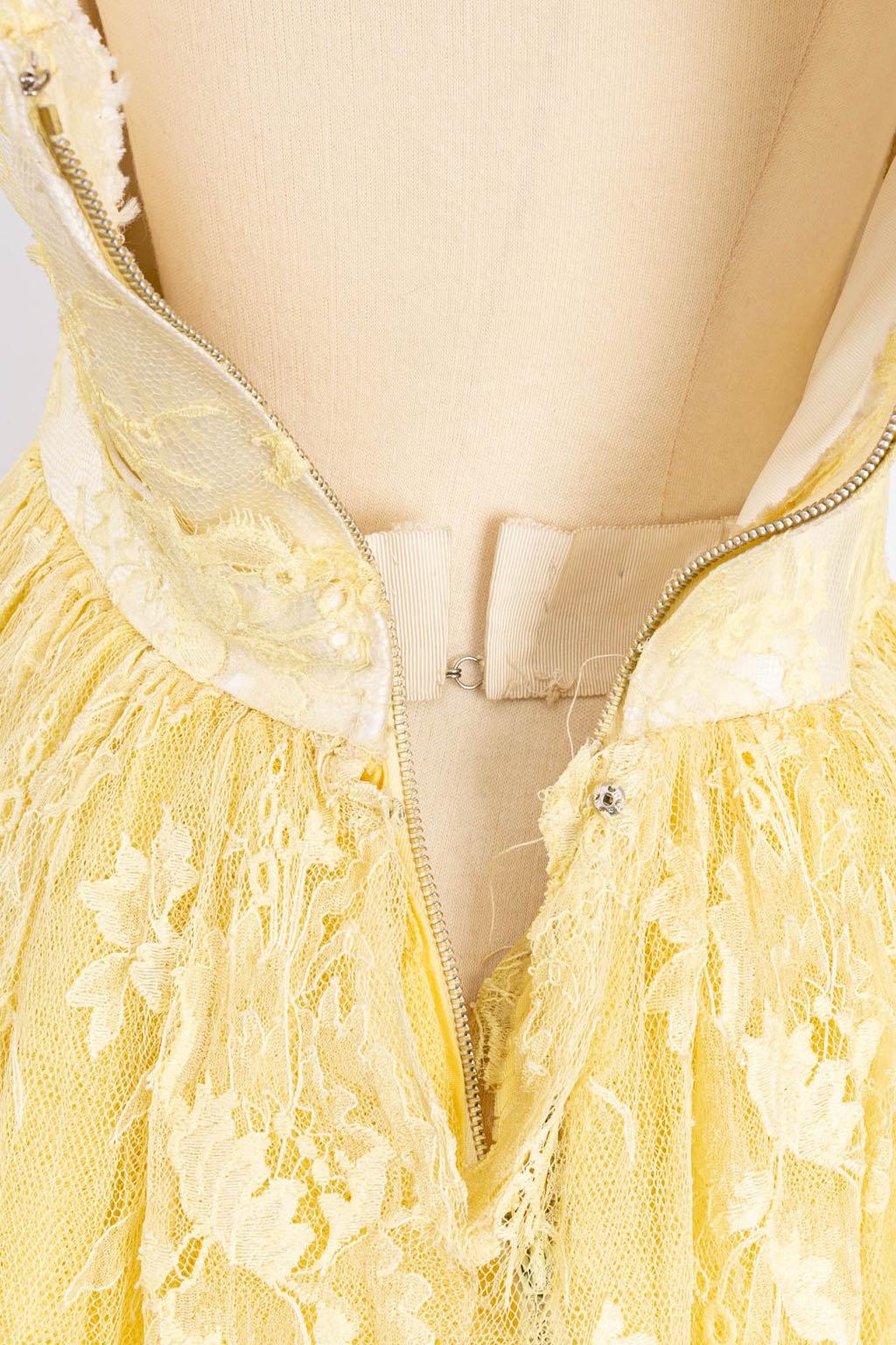 Lanvin par Castillo - Robe en dentelle jaune Bon état - En vente à SAINT-OUEN-SUR-SEINE, FR