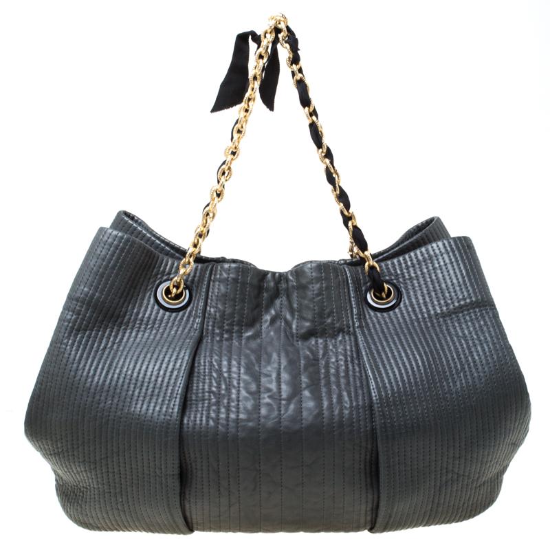 Lanvin brings you this super-stylish Amalia hobo that carries a design which will surely delight your taste. It comes crafted from leather and styled in a textured design. Flaunting an understated dark grey hue, the bag boasts a spacious fabric