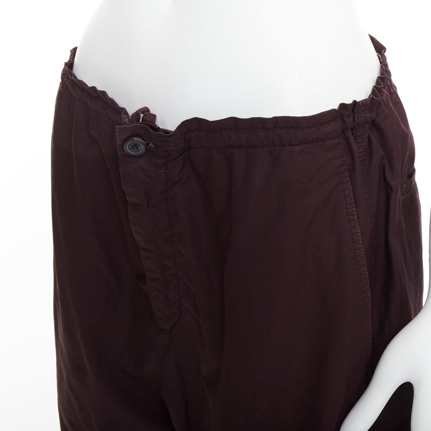 LANVIN pantalón jogger cónico con cordón en la cintura morado oscuro FR46 S
Referencia: PRWU/A00207
Marca: Lanvin
Diseñador: Alber Elbaz
Material: Poliéster, mezcla
Color: morado
Patrón: Sólido
Cierre: Bragueta con cremallera
Fabricado en: