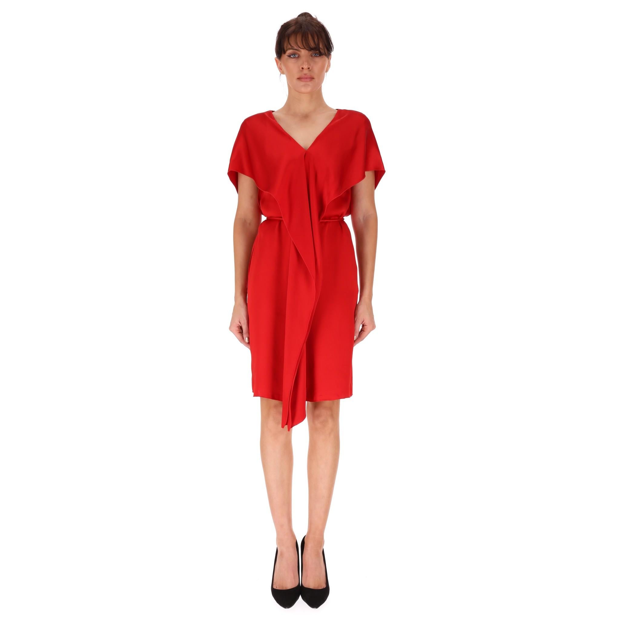 Brand New - Lanvin Drape Dress

Bright red dress with feature drape to the front, cape styled sleeves and thread through belted waist.

Rrp £2,000

Size - 38FR

Condition - Brand New - With Labels

Composition - 64% Acetate, 36% Viscose