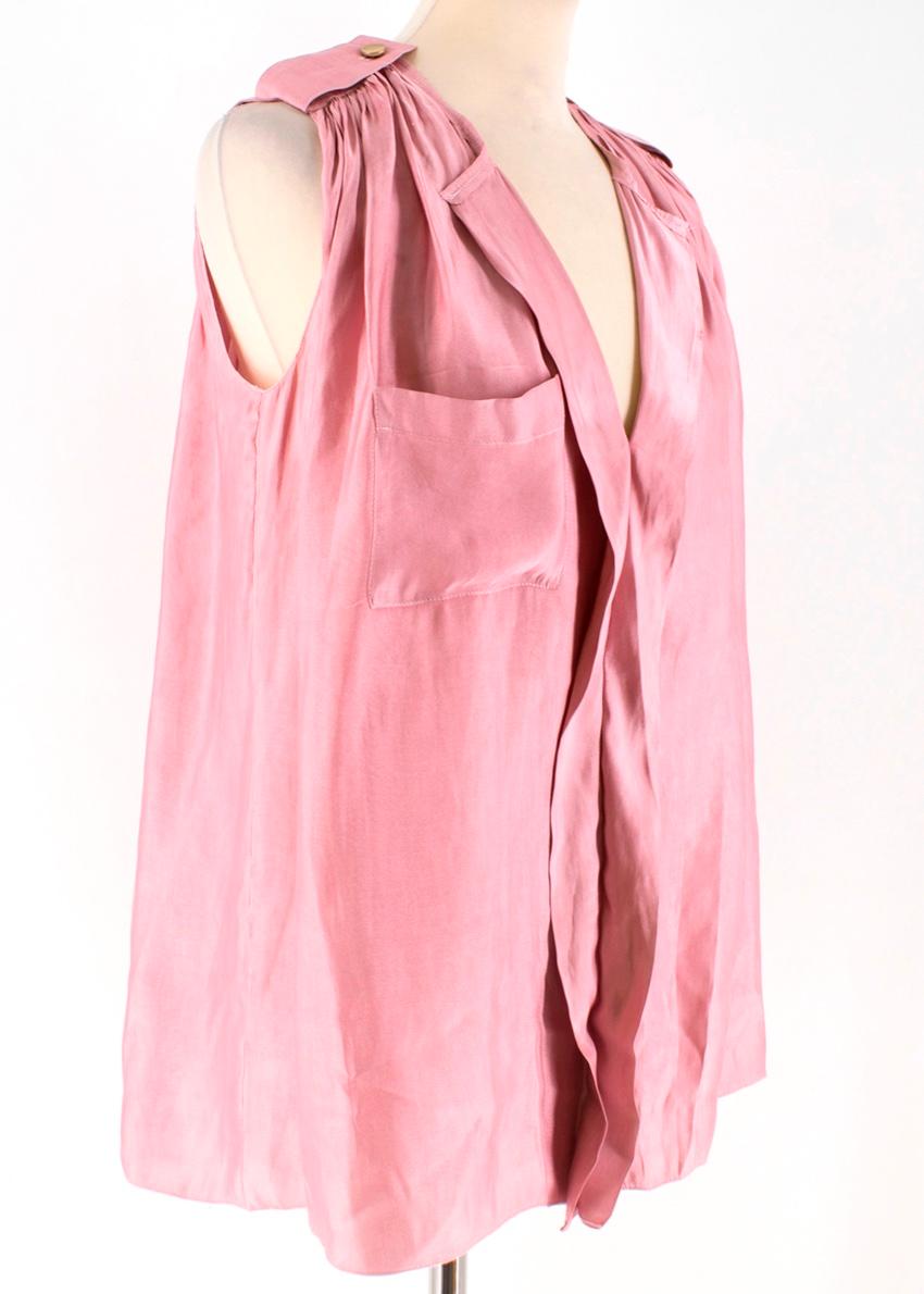Lovely dusty pink sleeveless top with gold buttons from Lanvin. 

-Sleeveless 
- Made in France
- 100% Polyester 


Please note, these items are pre-owned and may show signs of being stored even when unworn and unused. This is reflected within the