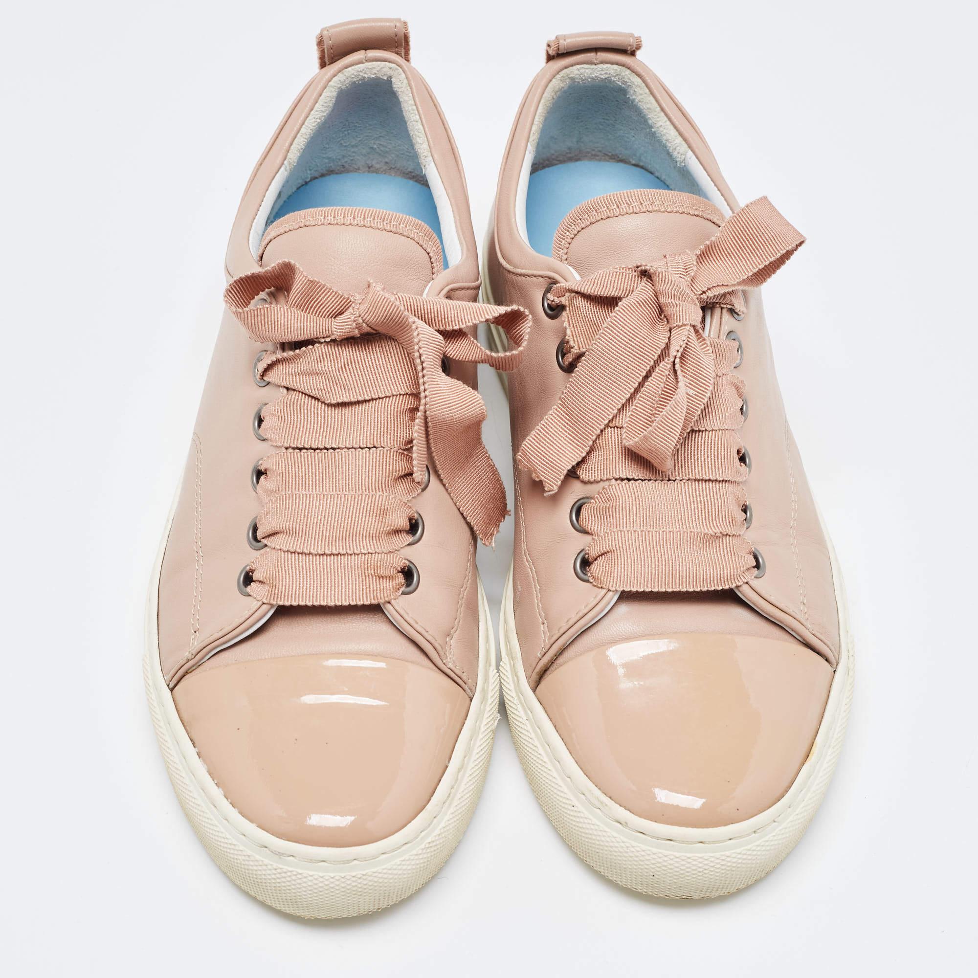 Lanvin, scarpe da ginnastica basse in pelle e vernice rosa polveroso con punta a cappuccio, taglia 36 In condizioni buone in vendita a Dubai, Al Qouz 2