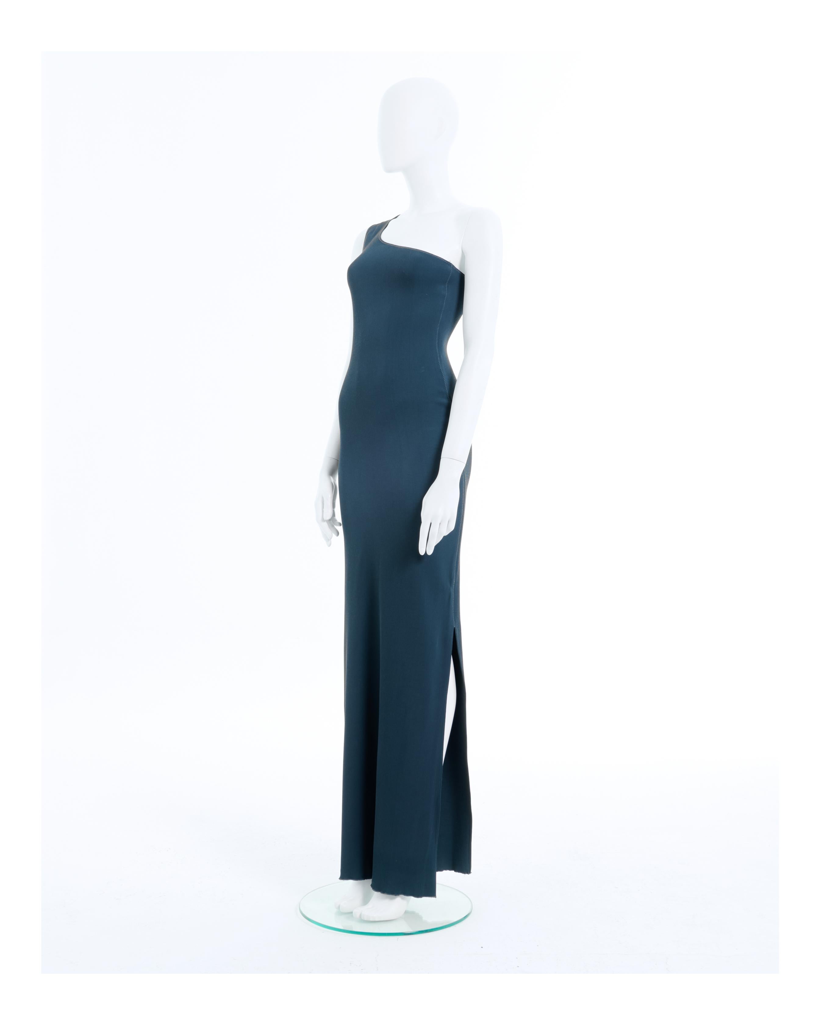 - Lanvin
- Sold by Skof.Archive
- Early 00's
- Green long dress
- One shoulder pad
- Features an asymmetric neckline
- Sleek silhouette with a high side slit
- Made in France
- Excellent Condition
- Materials: 93% Viscose 6% Cotton 1% Elasthan
-