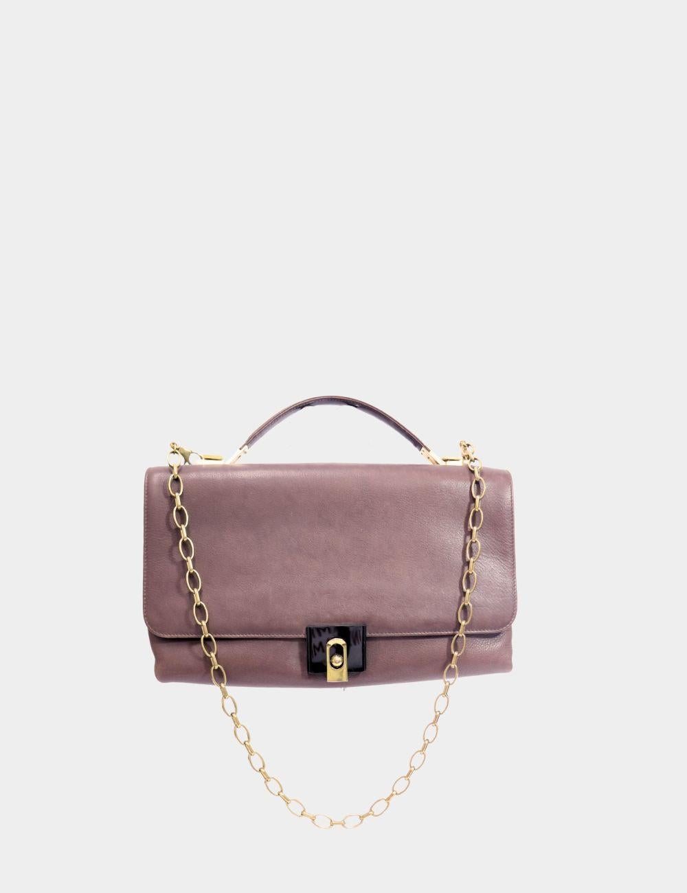 Peppen Sie Ihre Accessoire-Kollektion mit dieser zeitlosen Lanvin Rectangular Envelope Bag aus luxuriösem taupefarbenem Leder auf. Dieses klassische Modell mit klaren Linien und einer strukturierten Silhouette verfügt über einen eleganten