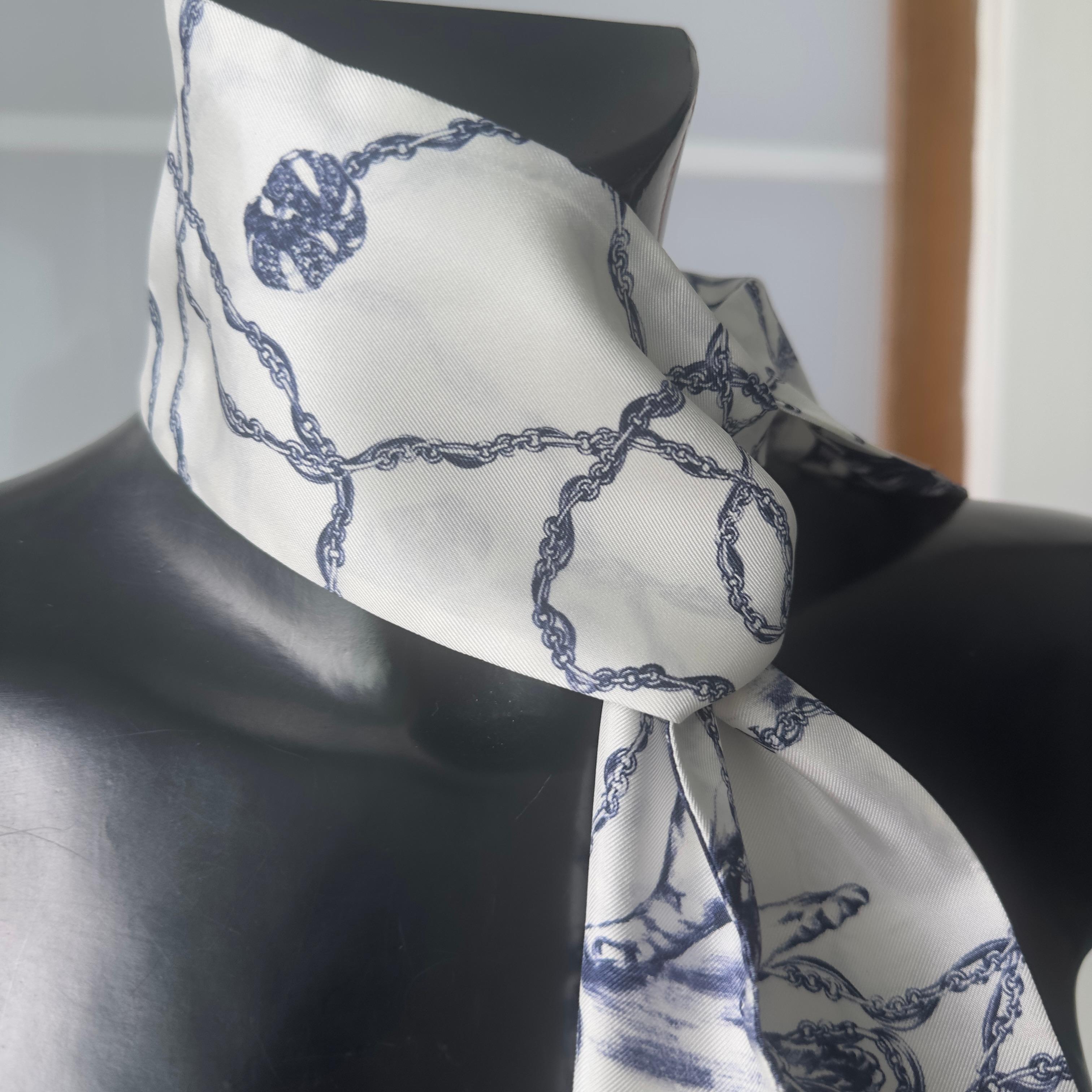 Lanvin Pañuelo de Seda con Estampado de Gato y Cadenas sobre Base Marfil, nuevo en venta 5