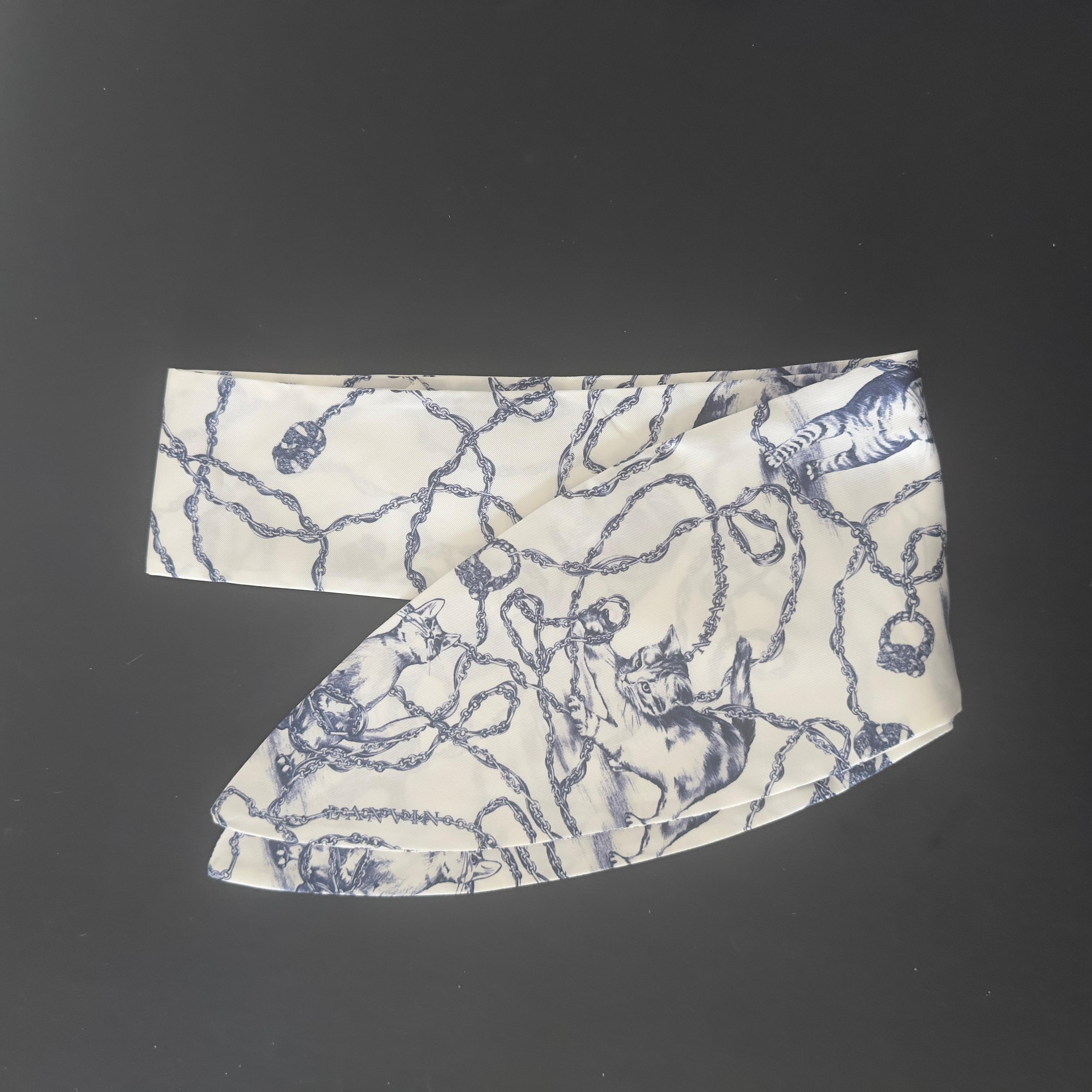 Lanvin Pañuelo de Seda con Estampado de Gato y Cadenas sobre Base Marfil, nuevo en venta 10