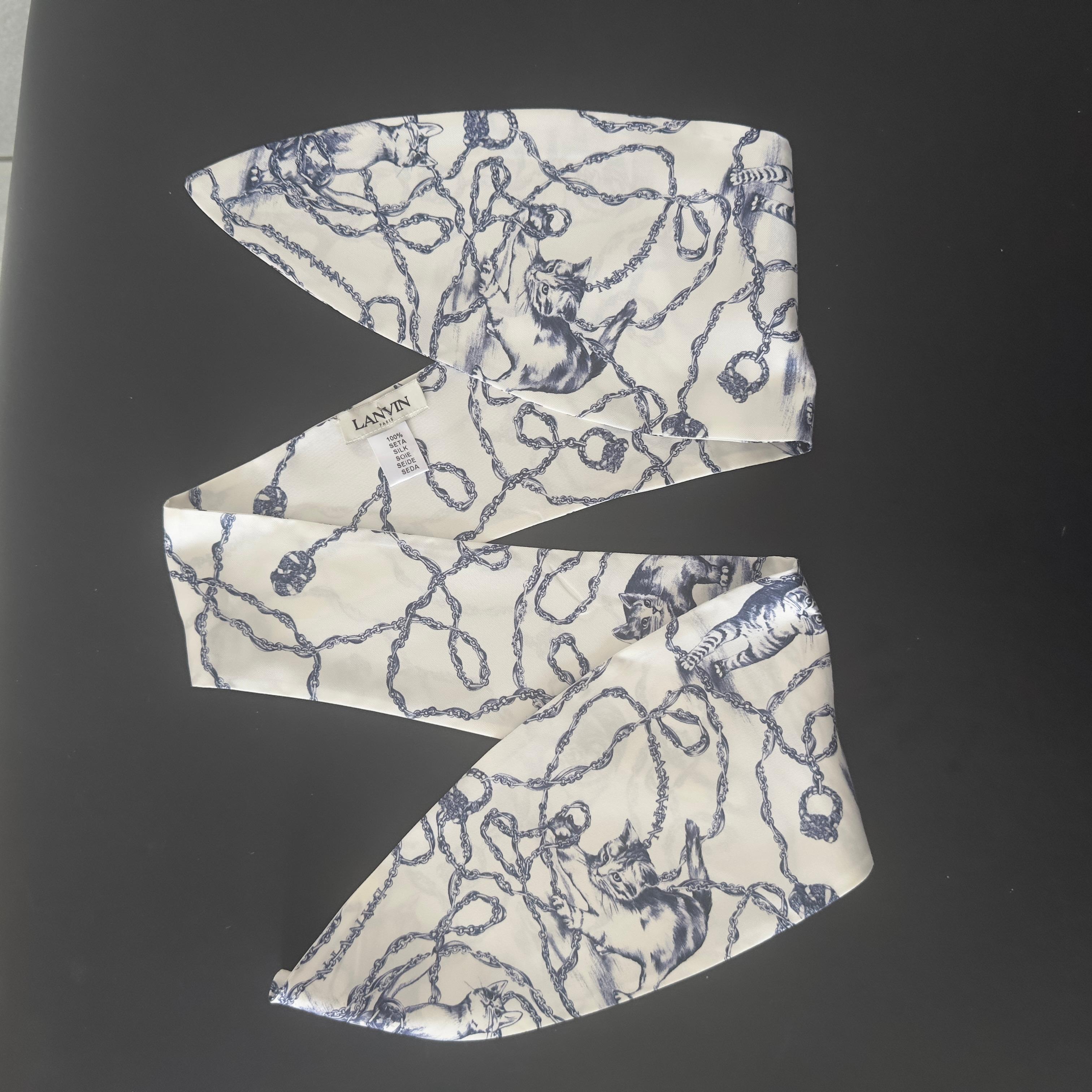 Lanvin Pañuelo de Seda con Estampado de Gato y Cadenas sobre Base Marfil, nuevo en venta 11