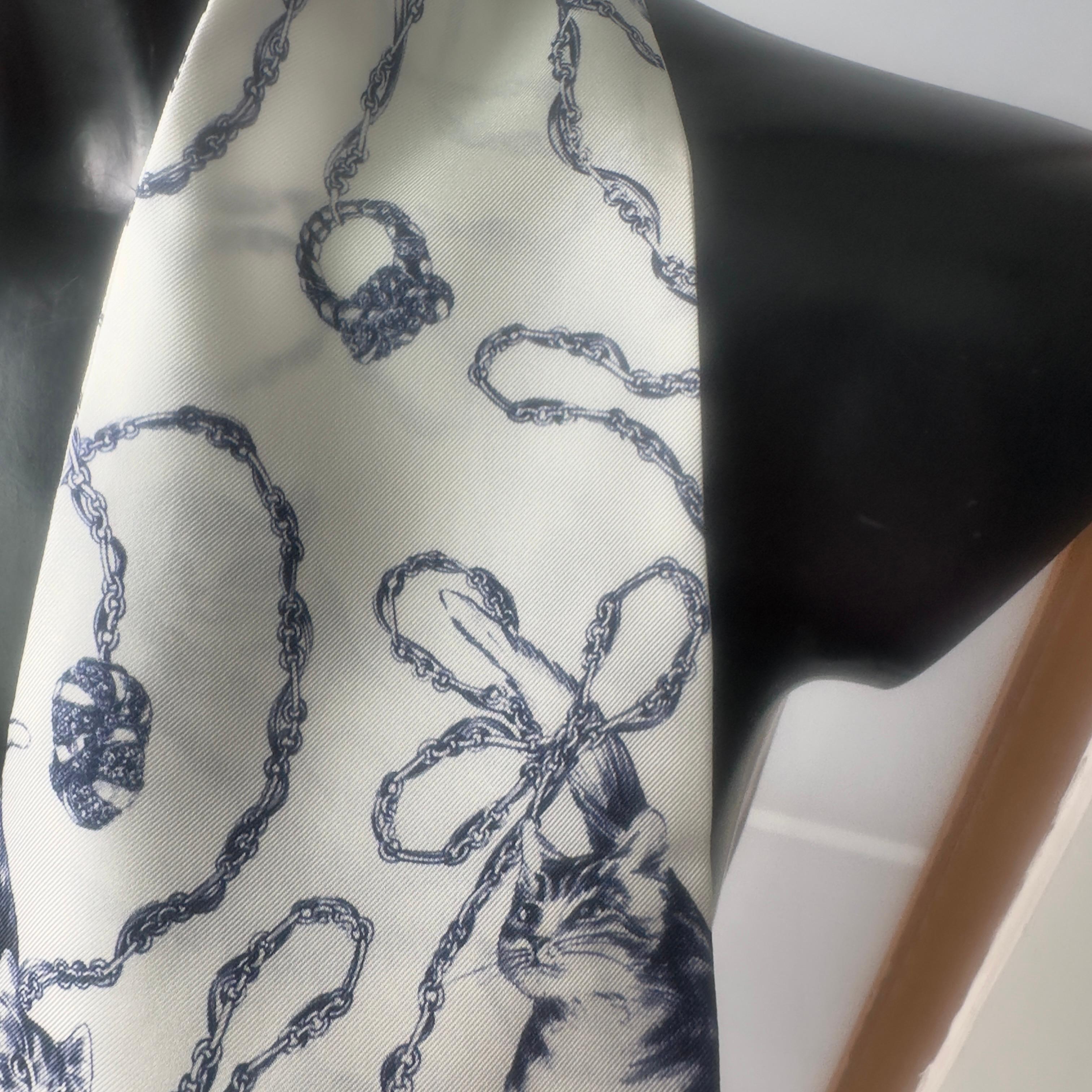 Lanvin Pañuelo de Seda con Estampado de Gato y Cadenas sobre Base Marfil, nuevo en venta 2
