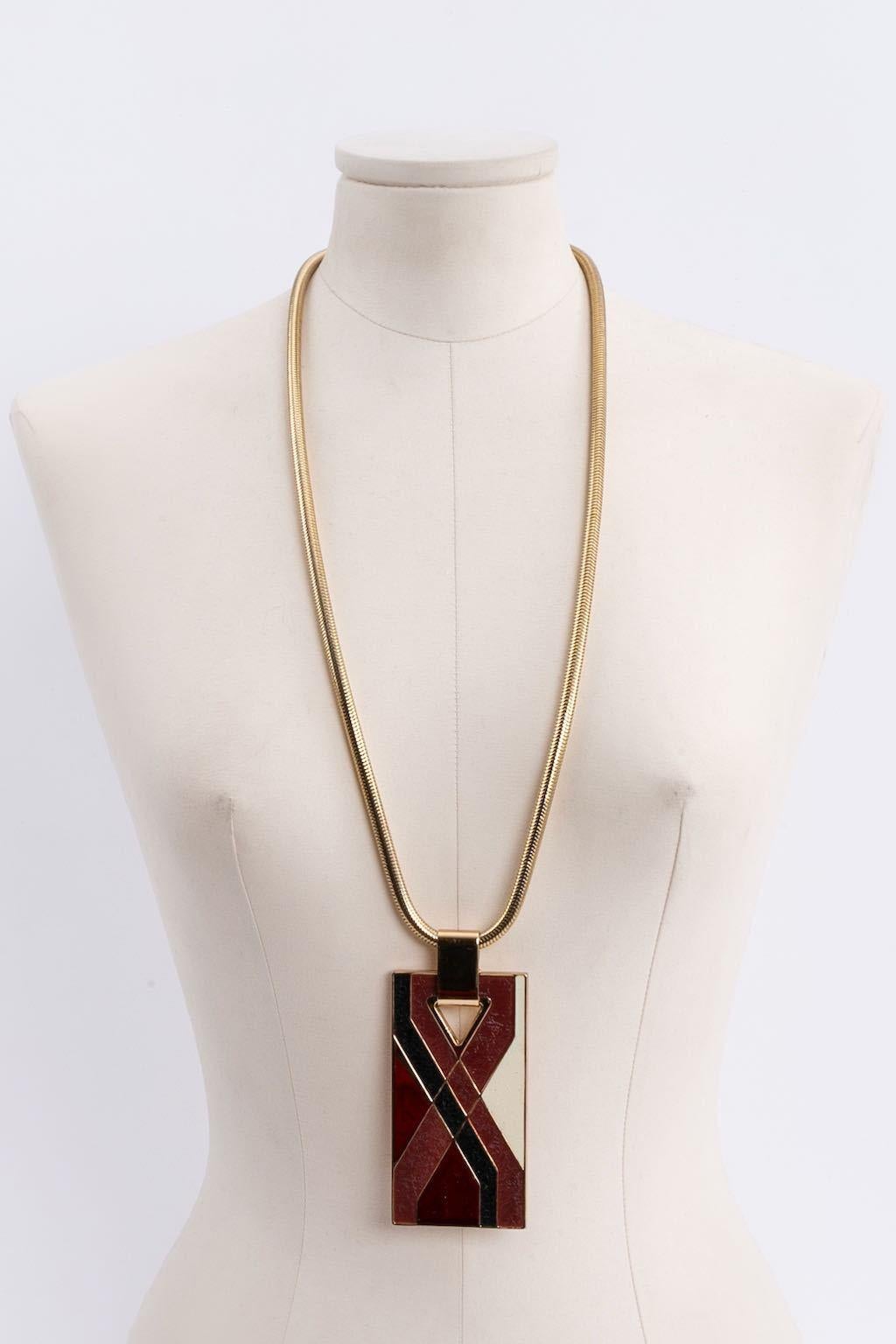 Lanvin - Gilded metal necklace with a pendant.

Additional information: 
Dimensions: Length: 78 cm (30.7