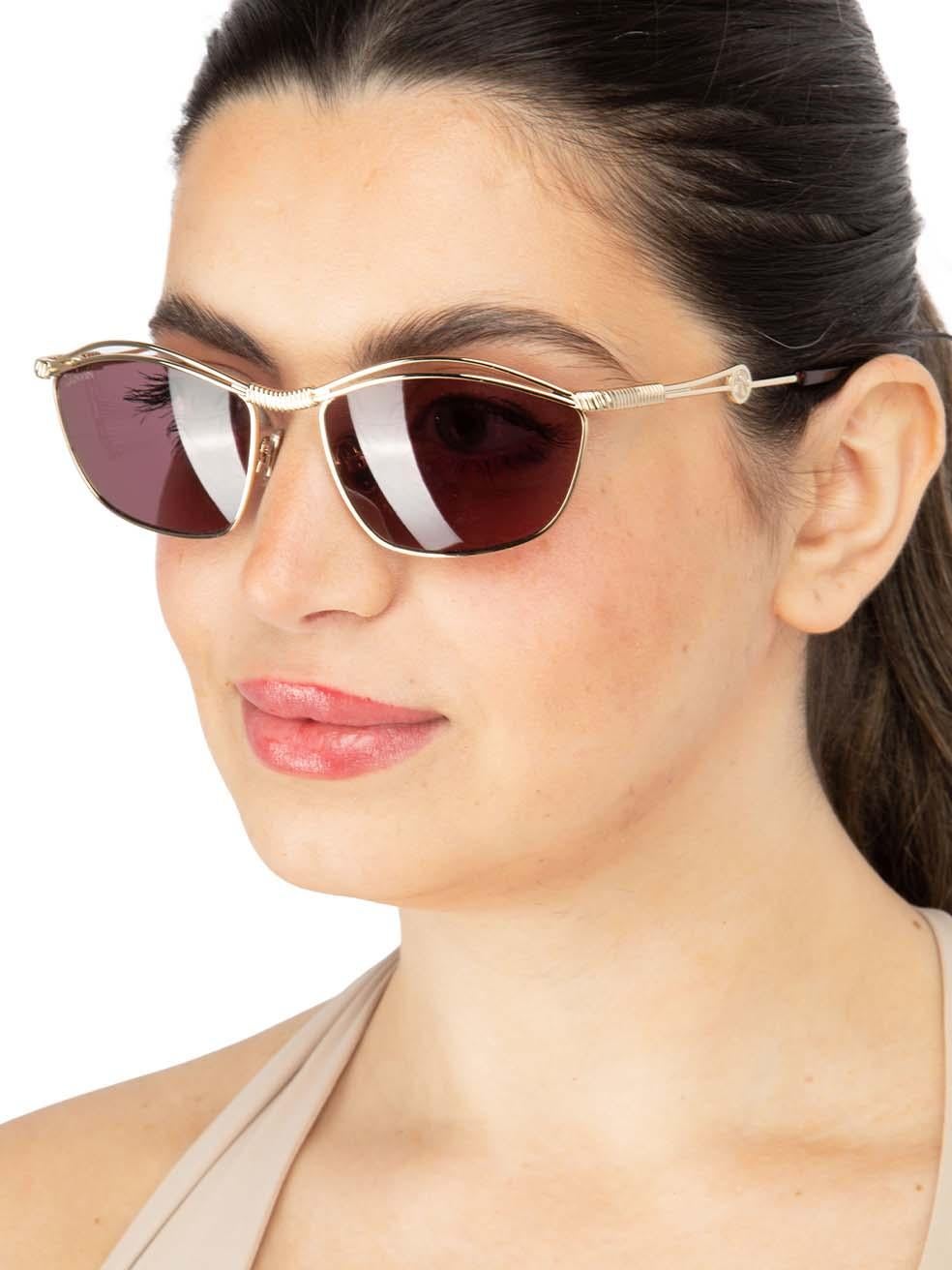 CONDITION is New with tags on this brand new Lanvindesigner item. This item comes with original packaging.
 
 
 
 Details
 
 
 Model: LNV111S 718
 
 Gold
 
 Metal
 
 Oval Eye Sunglasses
 
 Tinted Ruby Red Lens
 
 Branding at the arms
 
 Full-Rim
 
