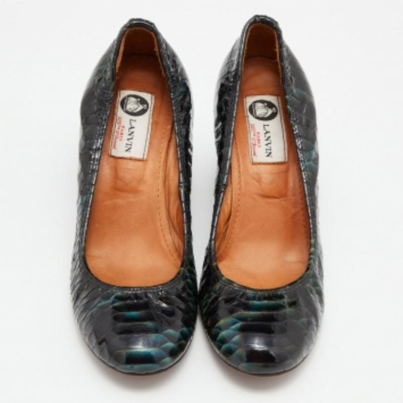 Noir Lanvin Green Python Embossed Leather Wedge Pumps Size 37 (escarpins à talons compensés en cuir gaufré) en vente