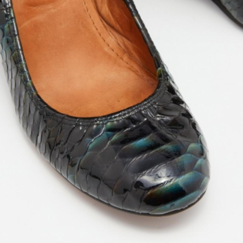 Lanvin Green Python Embossed Leather Wedge Pumps Size 37 (escarpins à talons compensés en cuir gaufré) Bon état - En vente à Dubai, Al Qouz 2
