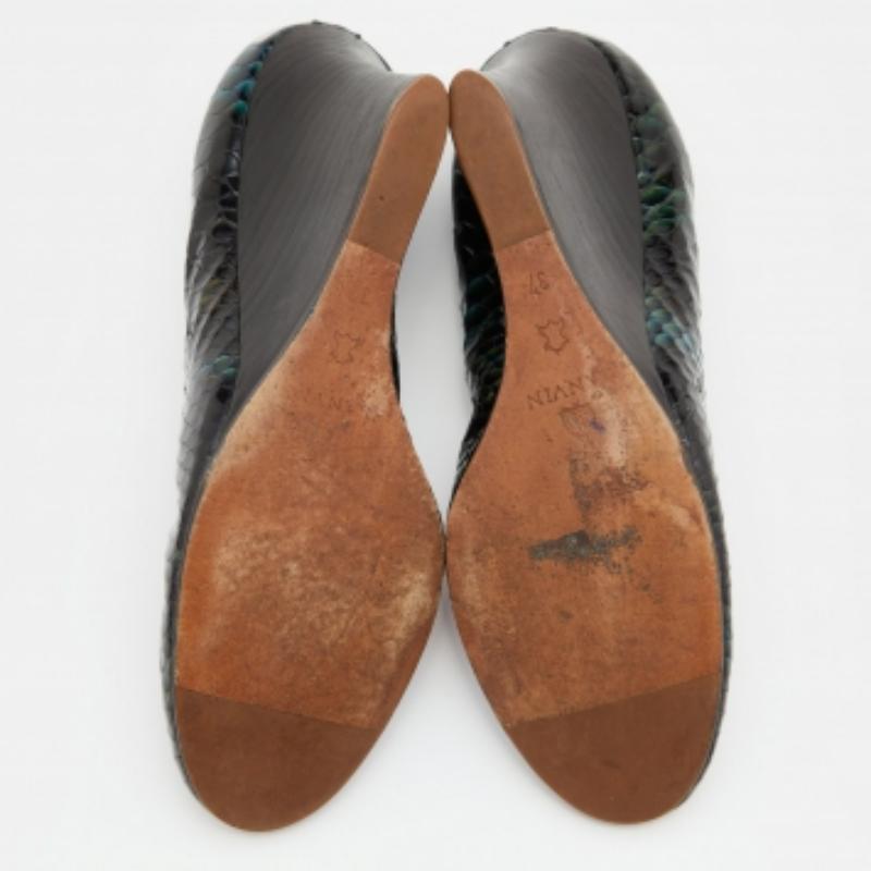 Lanvin Green Python Embossed Leather Wedge Pumps Size 37 (escarpins à talons compensés en cuir gaufré) en vente 2