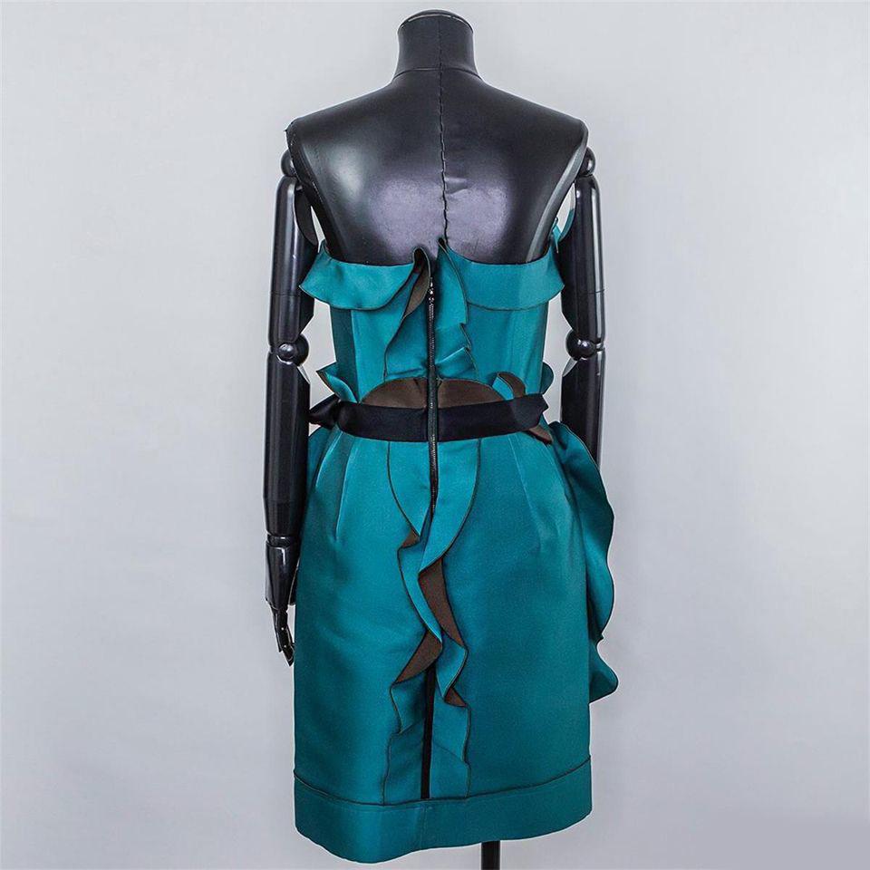 LANVIN

Silk evening dress
Back zipper

Content: 70% polyester, 30% silk

Lining: 100% silk

Size: FR 38 - US 6 

Made in France

 

Pre-owned, in excellent condition.

 
PLEASE VISIT OUR STORE FOR MORE GREAT ITEMS

AV