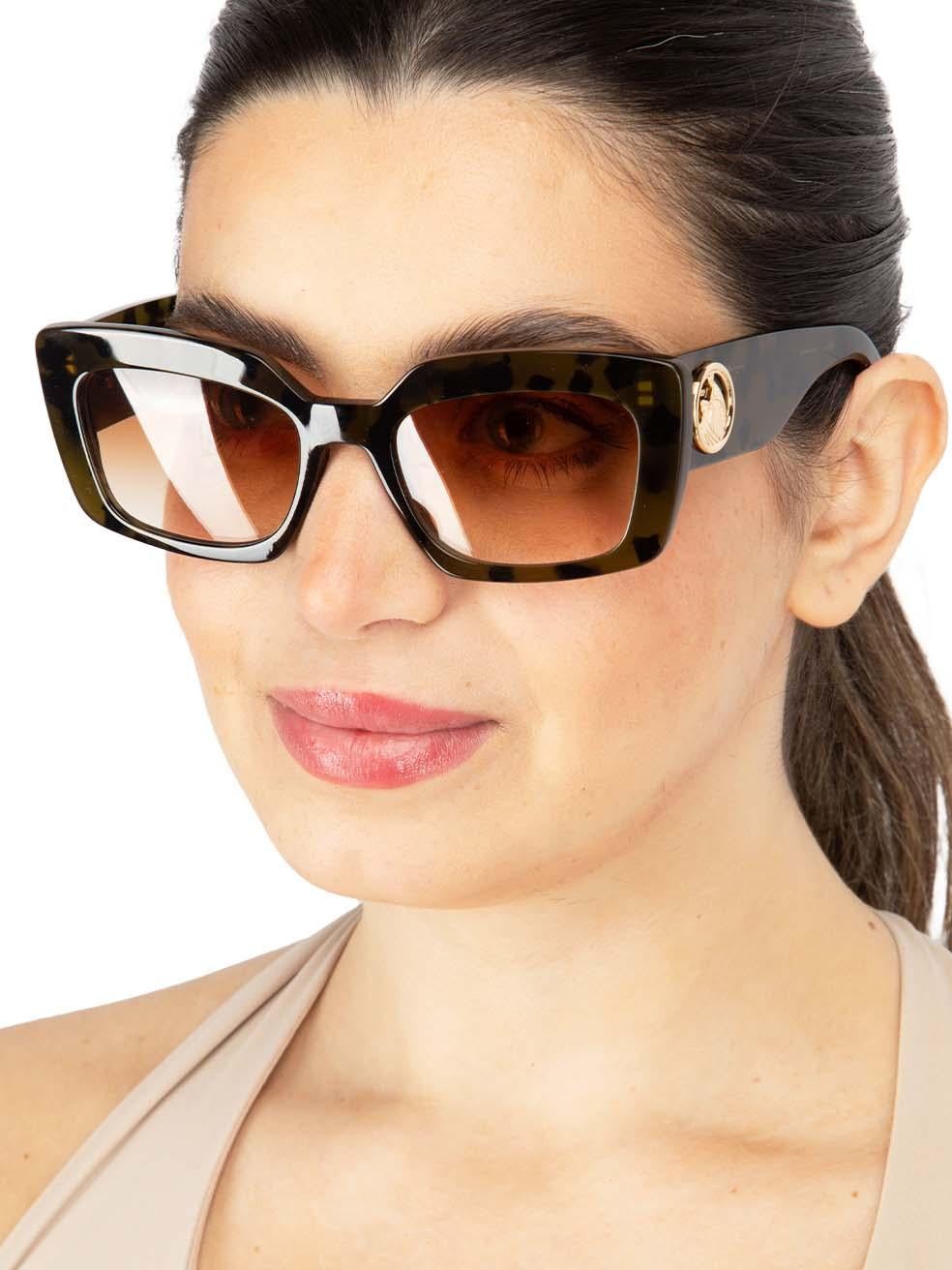 CONDITION is New with tags on this brand new Lanvindesigner item. This item comes with original packaging.
 
 
 
 Details
 
 
 Model: LNV615S 317
 
 Green
 
 Acetate
 
 Square Eye Sunglasses
 
 Tortoiseshell pattern
 
 Gradient Brown Lens
 
