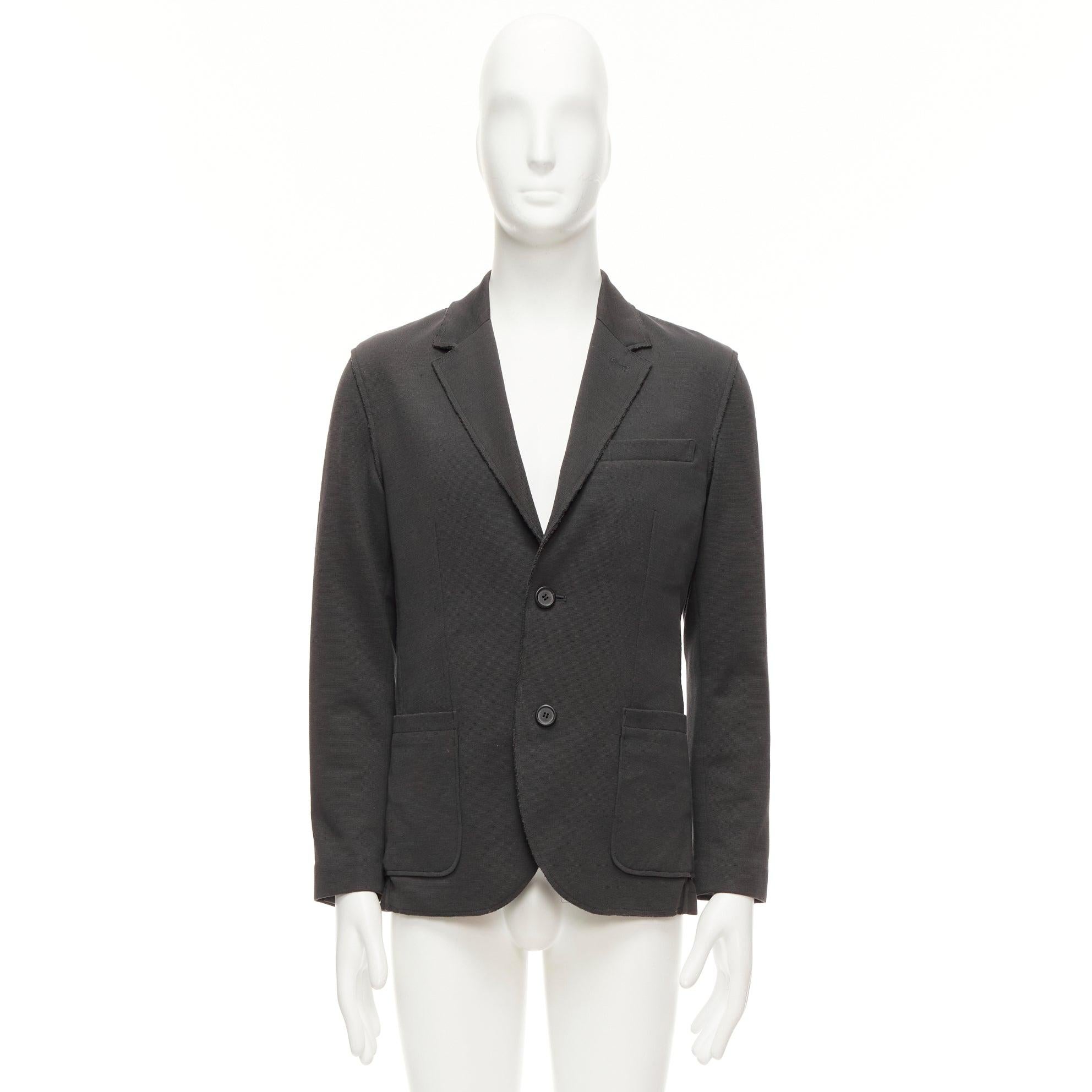 LANVIN blazer grigio in cotone con pinces in alto e bordo sfrangiato, con tasche FR48 M.
Riferimento: MLCO/A00007
Marchio: Lanvin
Designer: Alber Elbaz
Materiale: Cotone
Colore: Grigio
Modello: Tinta unita
Chiusura: bottone
Fodera: Tessuto