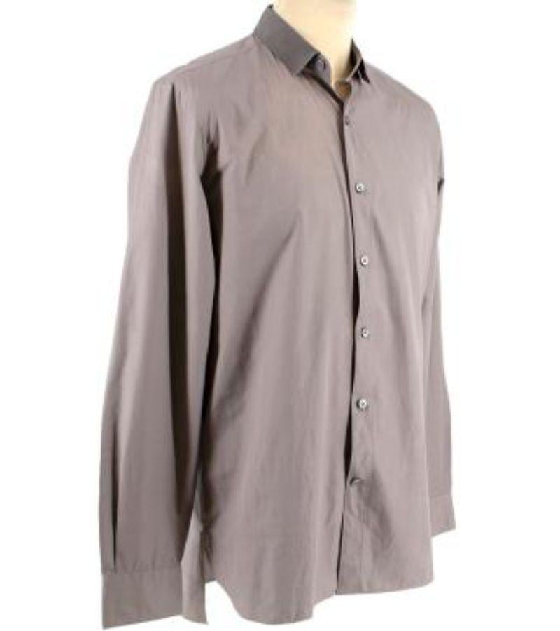 Lanvin Grey Cotton Shirt

-Button fastening along the front 
-Buttoned cuffs 
-Small collar 
-Relaxed fit 

Material: 

100% Cotton 

Made in Italy 


PLEASE NOTE, THESE ITEMS ARE PRE-OWNED AND MAY SHOW SIGNS OF BEING STORED EVEN WHEN UNWORN AND