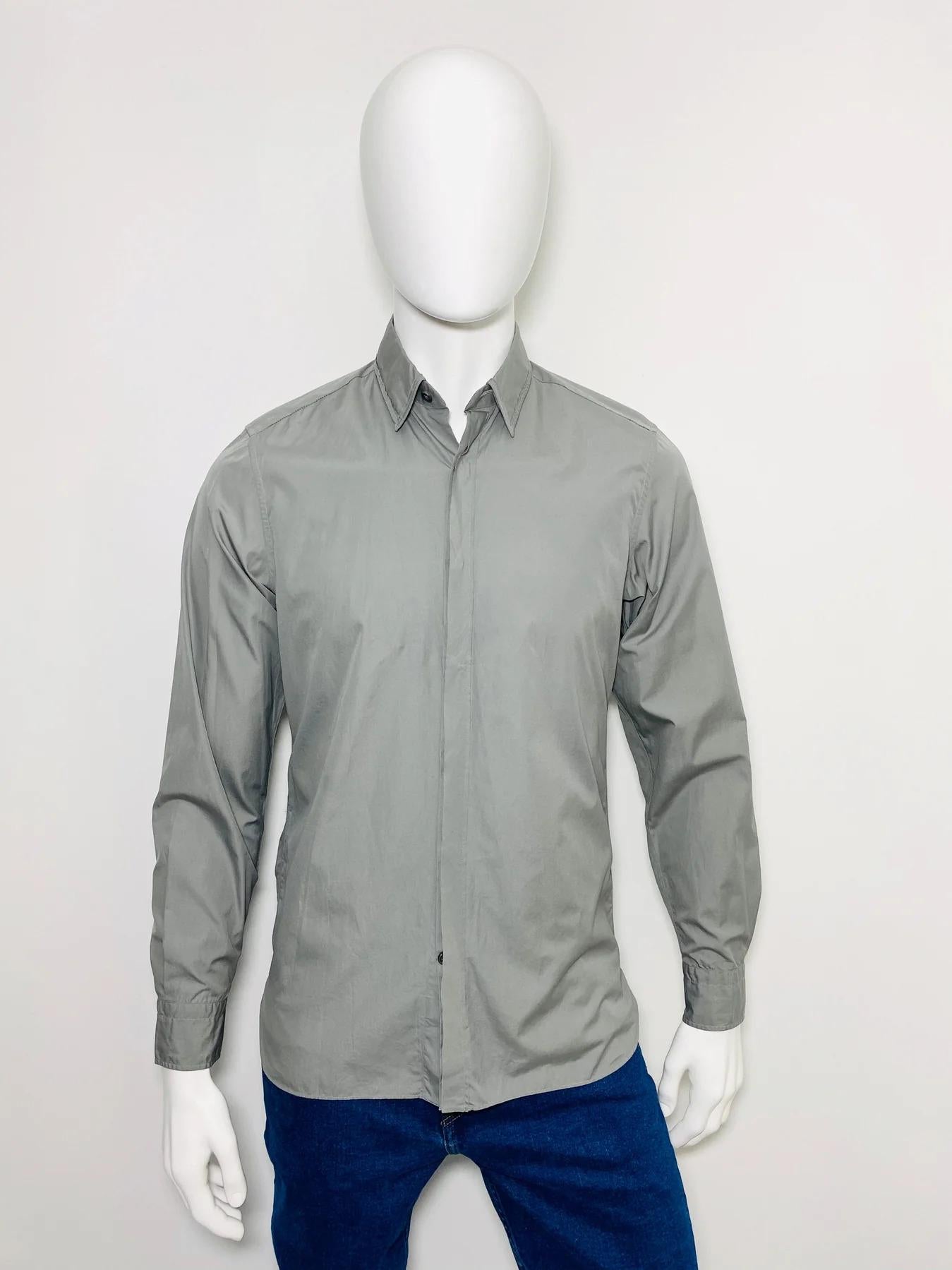 Lanvin Grey Cotton Shirt

Concealed buttons fastening to the front. Long sleeves.

Additional information:
Size – 38
Condition – Very Good