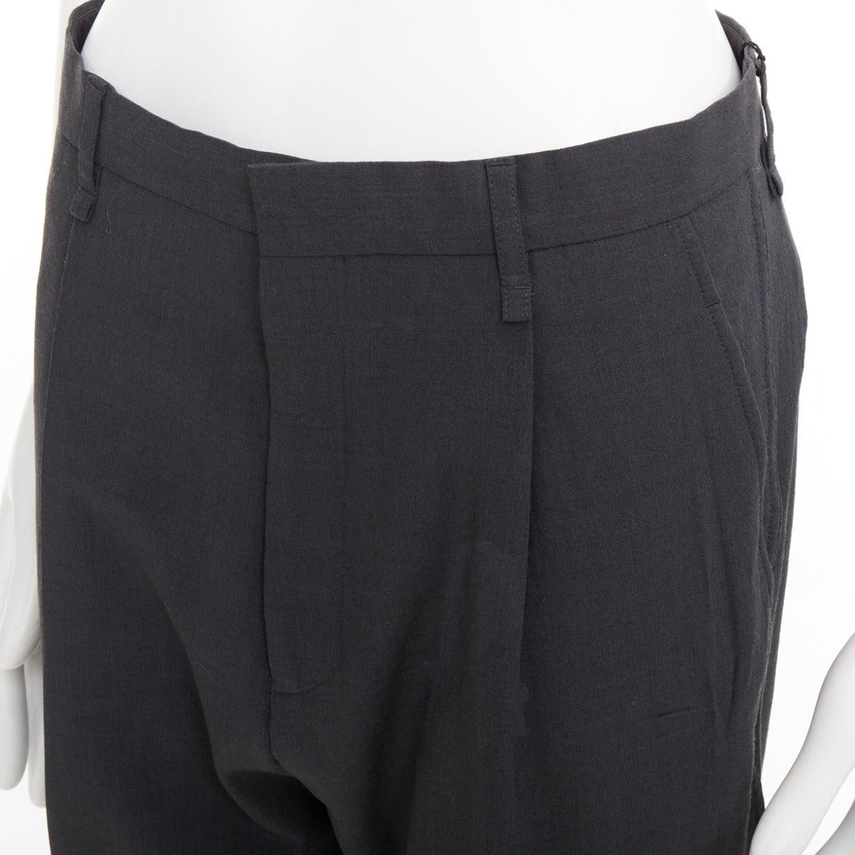 LANVIN - Pantalon à plis à l'entrejambe en viscose de laine vierge grise FR44 XS
Référence : PRWU/A00206
Marque : Lanvin
Designer : Alber Elbaz
MATERIAL : Viscose, mélange
Couleur : Gris
Motif : Solide
Fermeture : braguette à glissière
Fabriqué en :