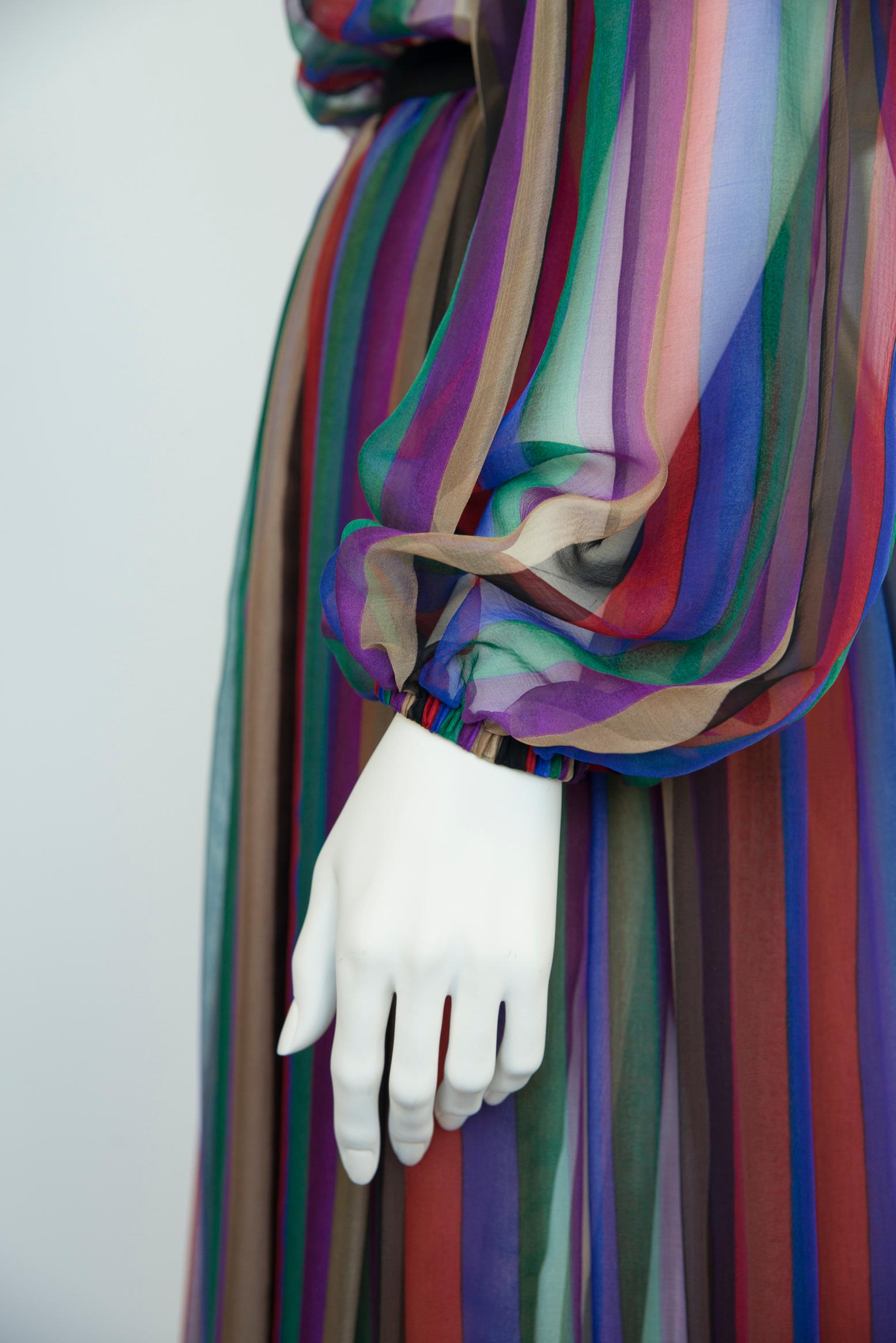 Lanvin Haute Couture - Robe longue en mousseline de soie imprimée rayée à épaules dénudées en vente 3
