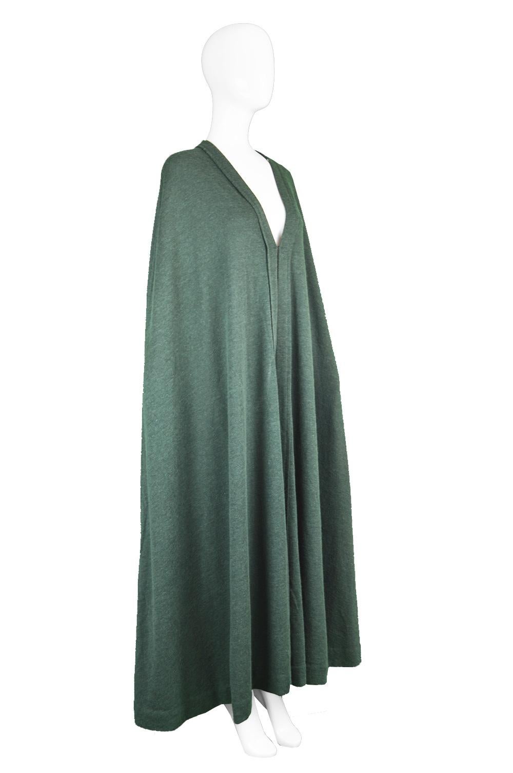 Lanvin Haute Couture Unstructured Green Wool Knit Maxi Cape Cloak, 1970s In Excellent Condition For Sale In Doncaster, South Yorkshire