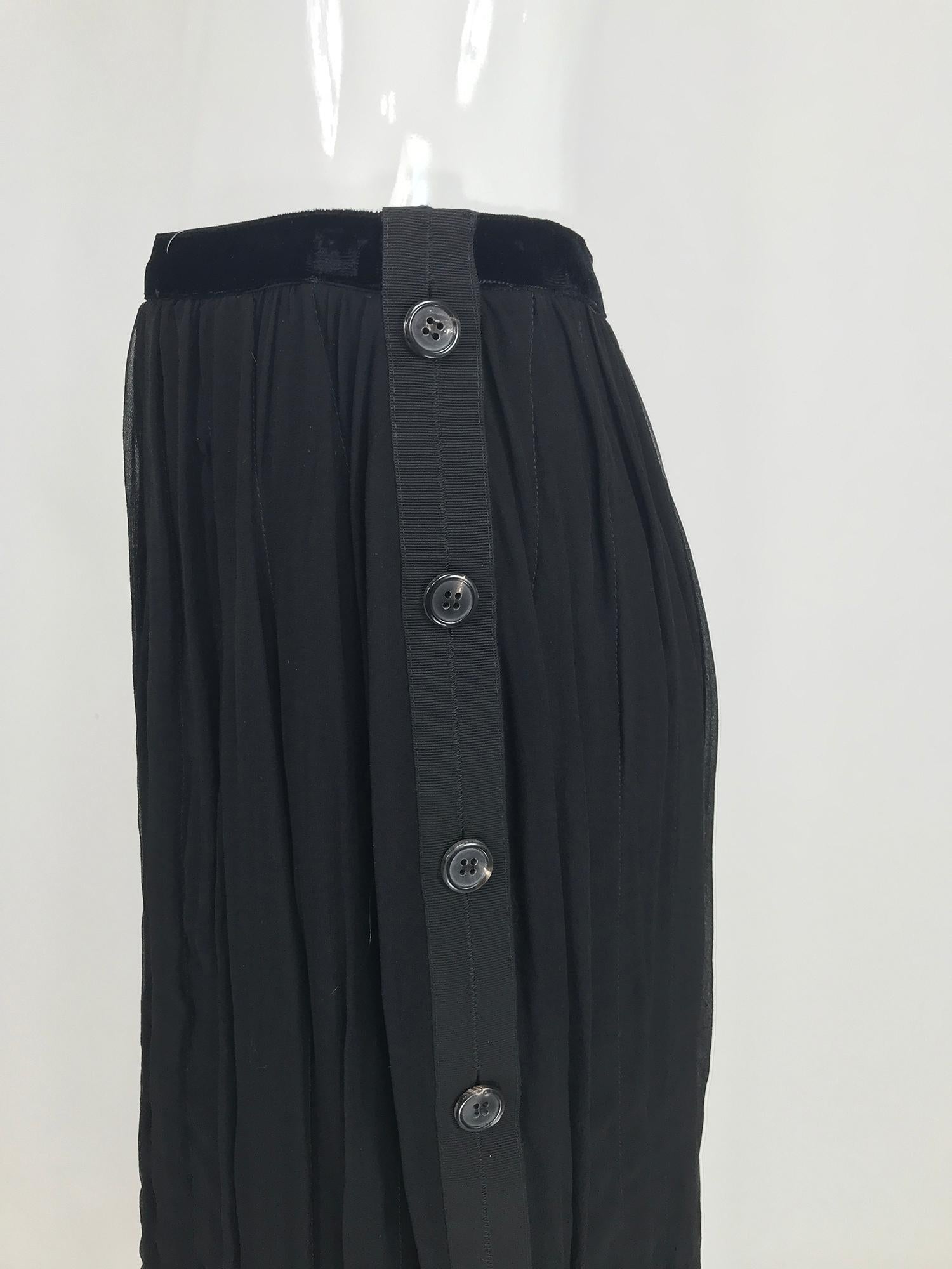 Lanvin Hiver 2006 Black Silk Skirt with Side Button Closure.  For Sale 3