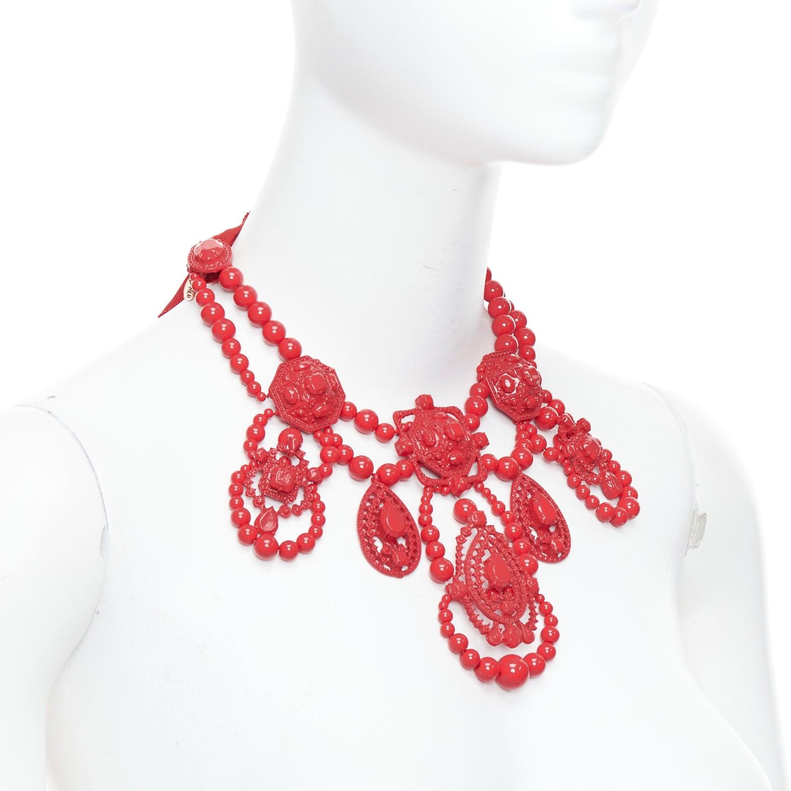 LANVIN H&M collana con lampadario in metallo rosso e nastro da annodare dietro la schiena In condizioni buone in vendita a Hong Kong, NT