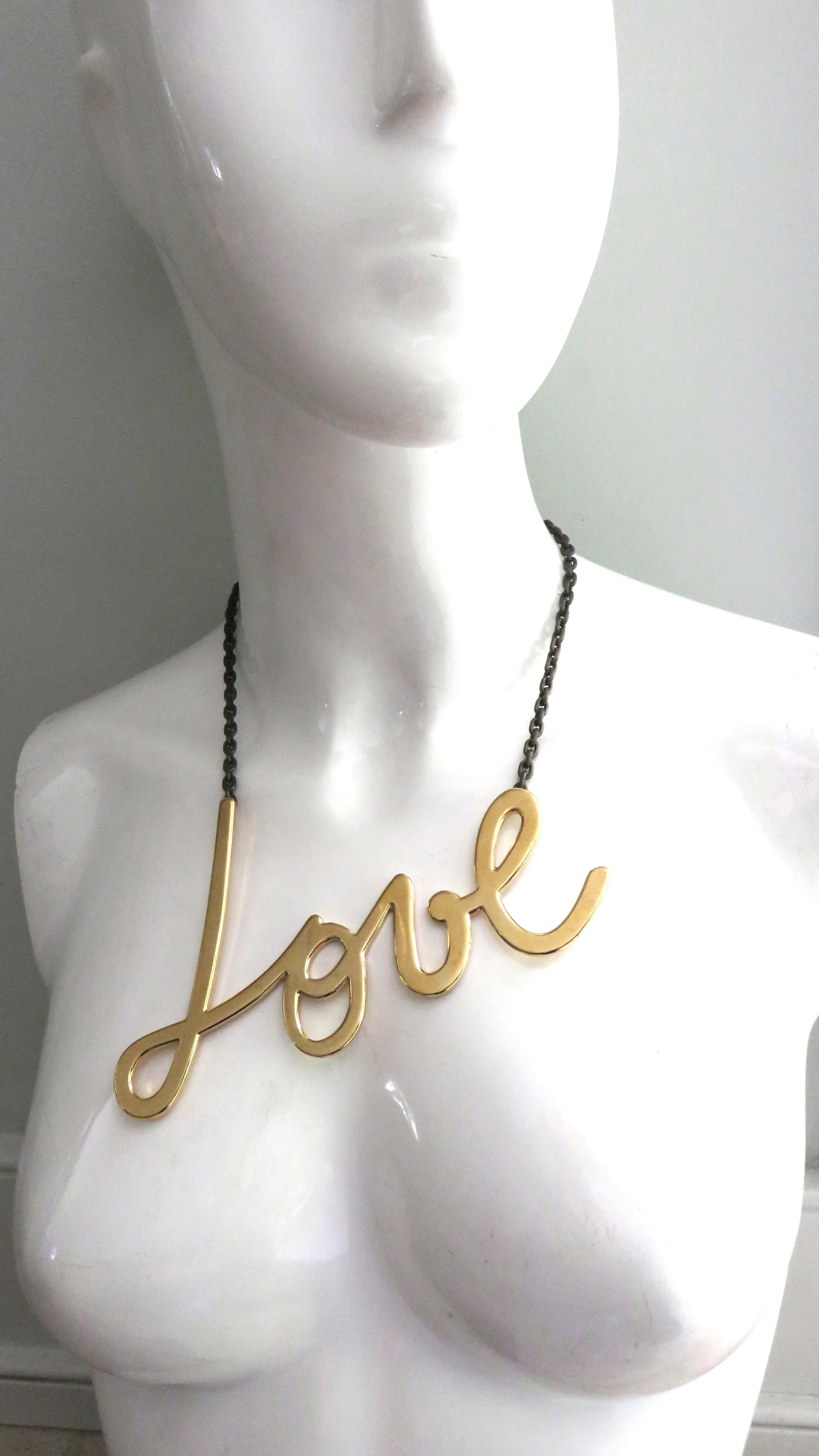 Collana Lanvin Iconic LOVE con scatola In condizioni ottime in vendita a Water Mill, NY