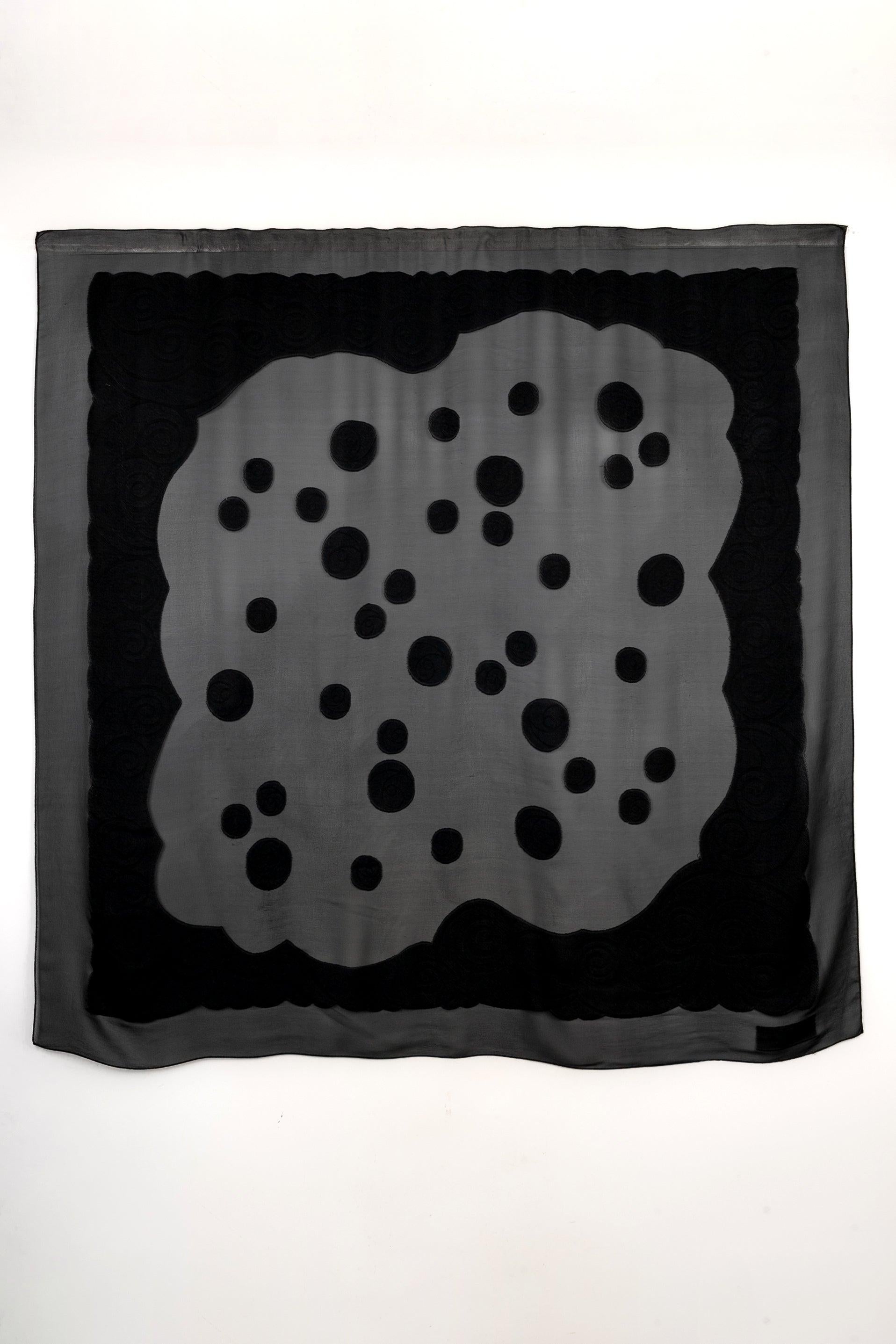 LANVIN - Große Stola aus schwarzem Seidenmusselin.

Zusätzliche Informationen:
Zustand: Sehr guter Zustand
Abmessungen: 140 cm x 140 cm

Verkäufer-Referenz: ACC249
